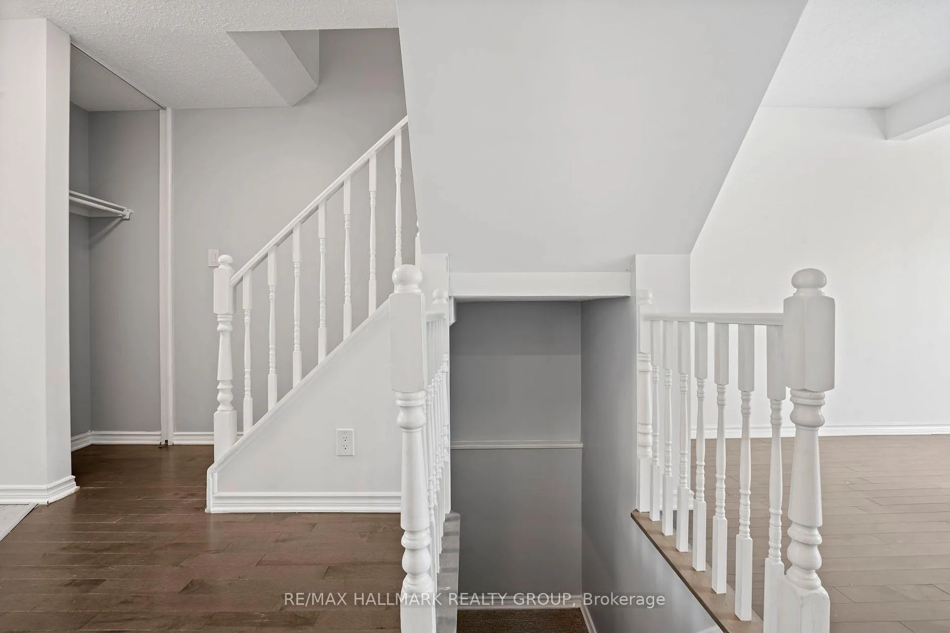 Photo 5 of 504 Canotia Place, Ottawa, Fallingbrook/Pineridge — HOMEH