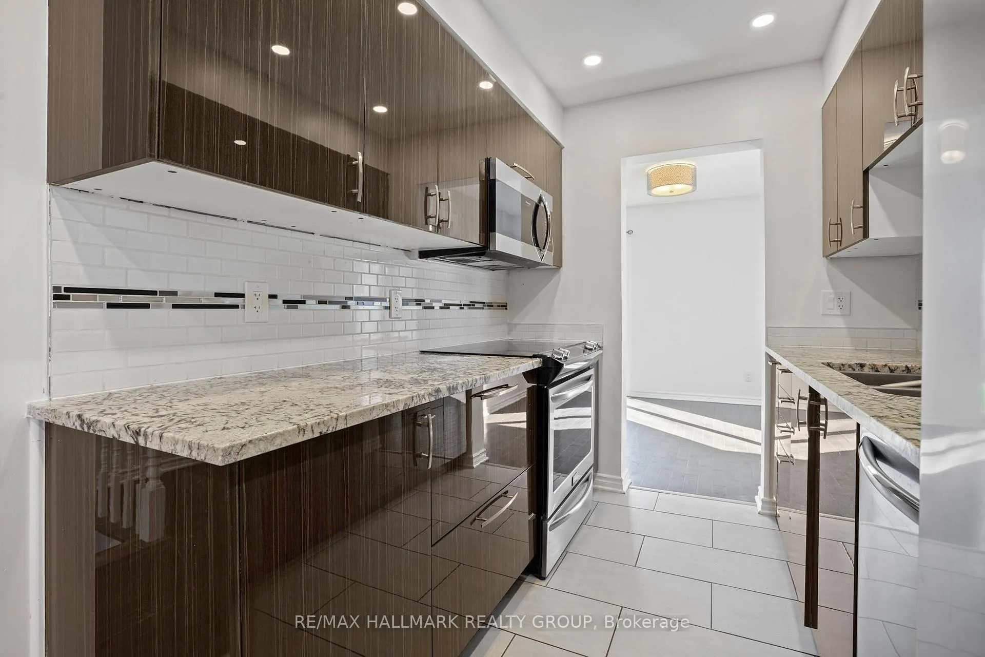 Photo 7 of 504 Canotia Place, Ottawa, Fallingbrook/Pineridge — HOMEH