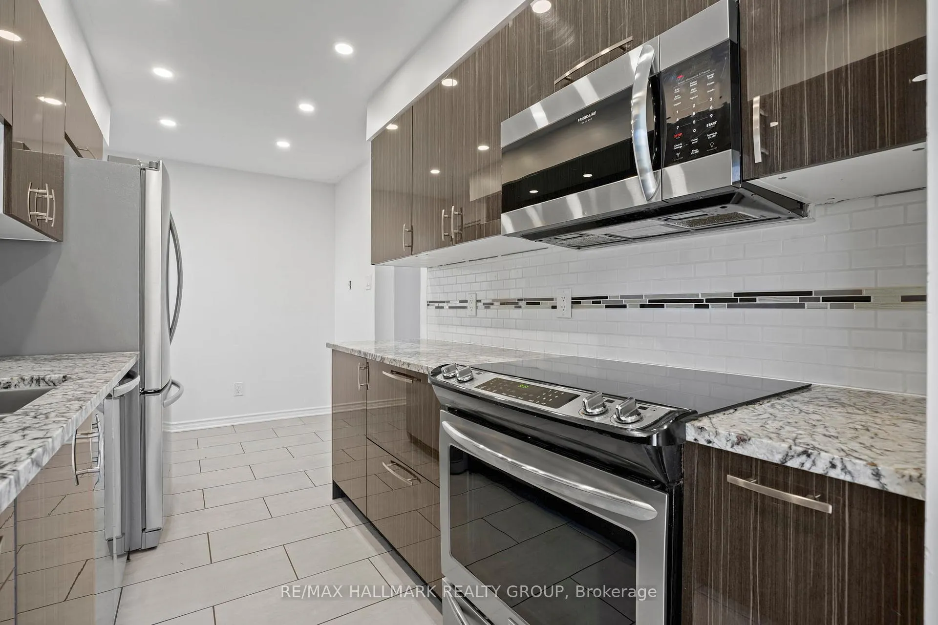 Photo 8 of 504 Canotia Place, Ottawa, Fallingbrook/Pineridge — HOMEH