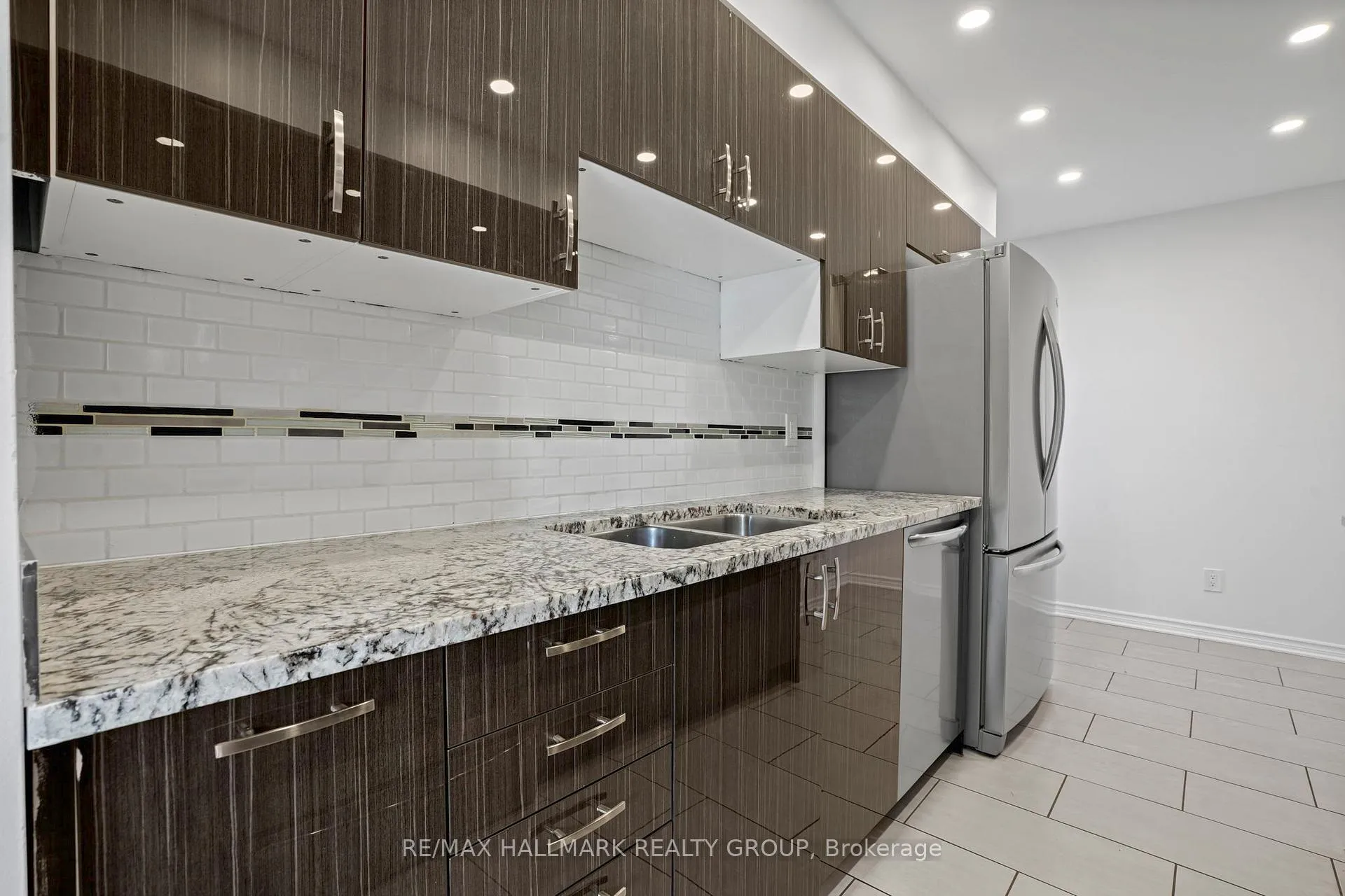 Photo 9 of 504 Canotia Place, Ottawa, Fallingbrook/Pineridge — HOMEH