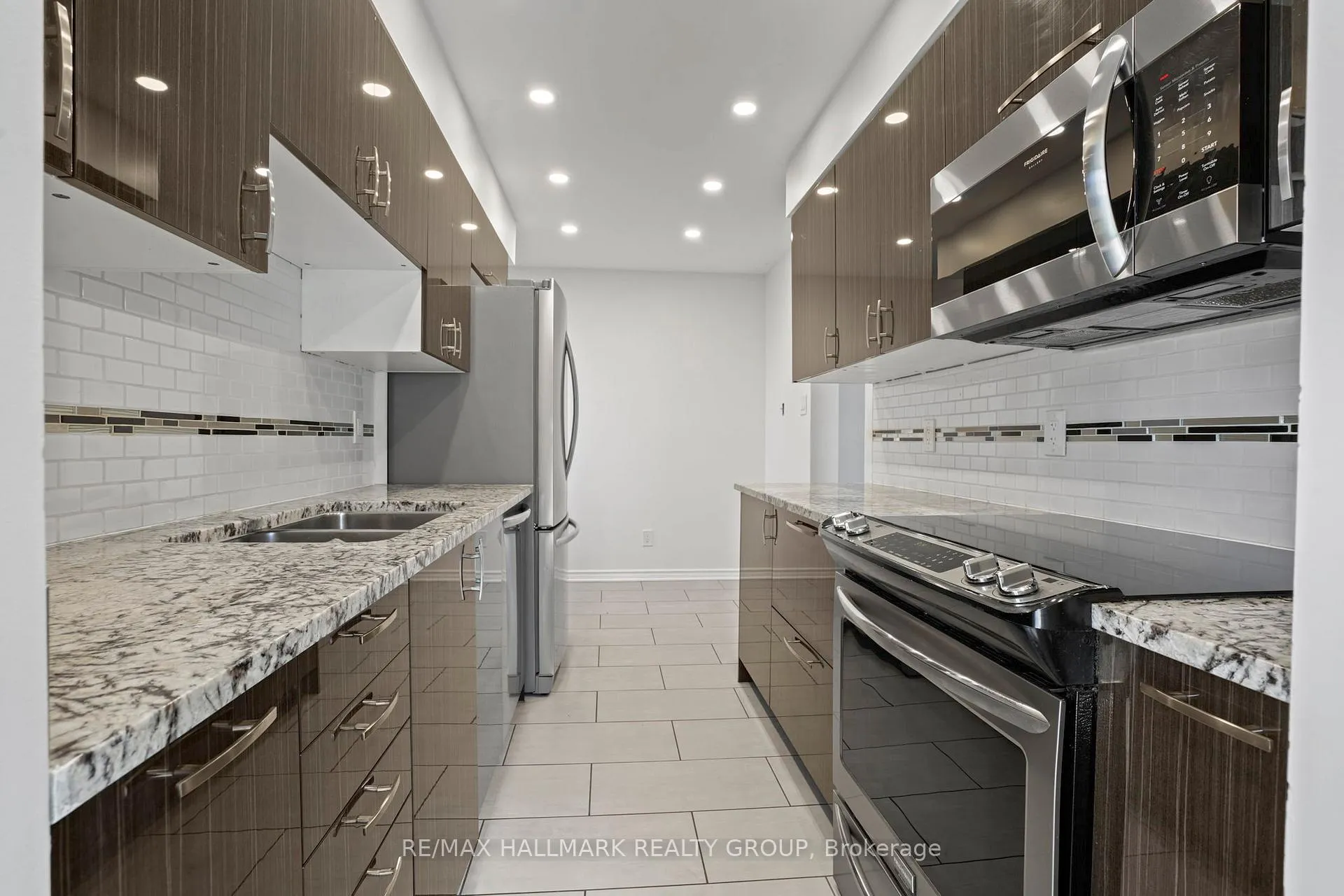 Photo 10 of 504 Canotia Place, Ottawa, Fallingbrook/Pineridge — HOMEH