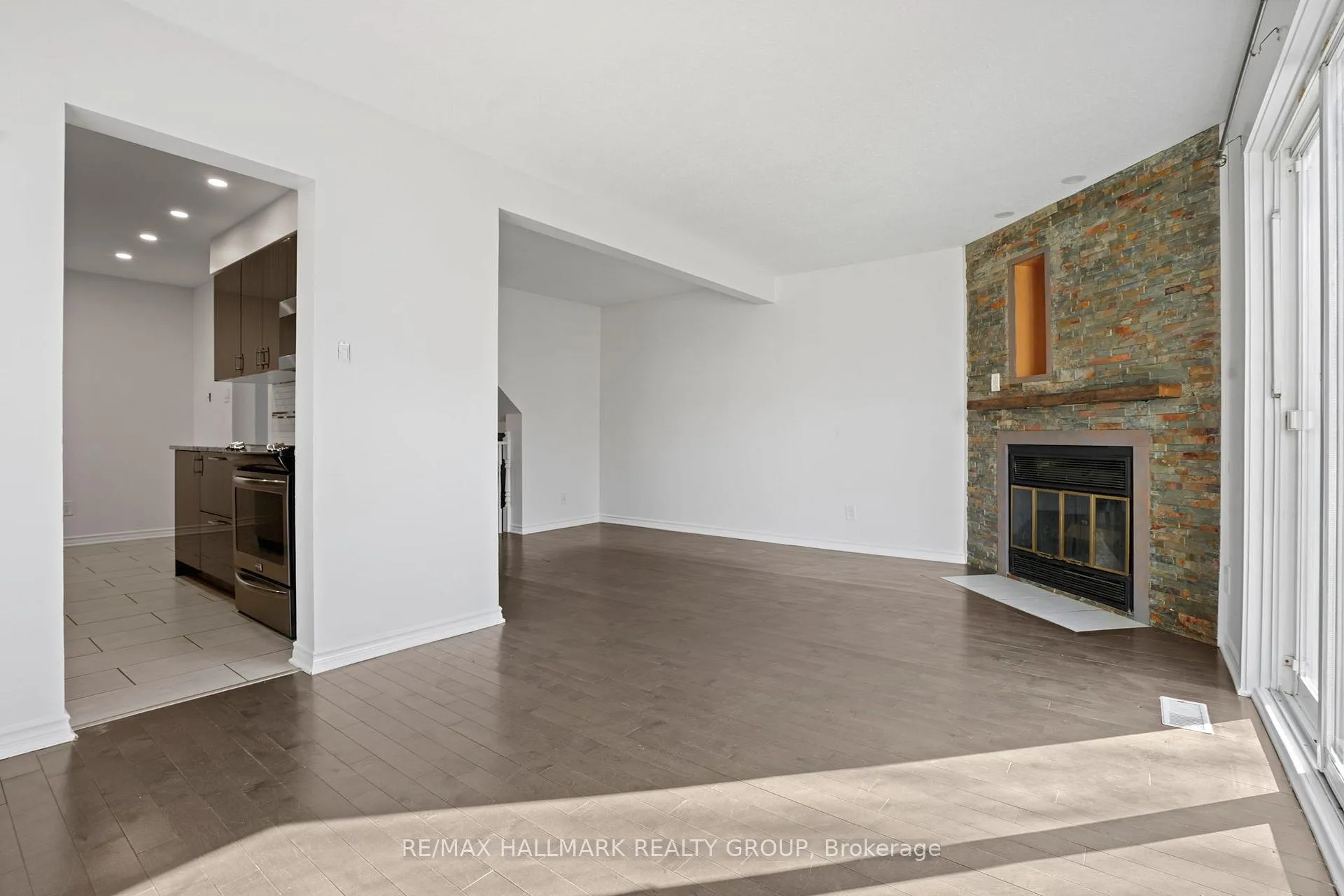 Photo 14 of 504 Canotia Place, Ottawa, Fallingbrook/Pineridge — HOMEH