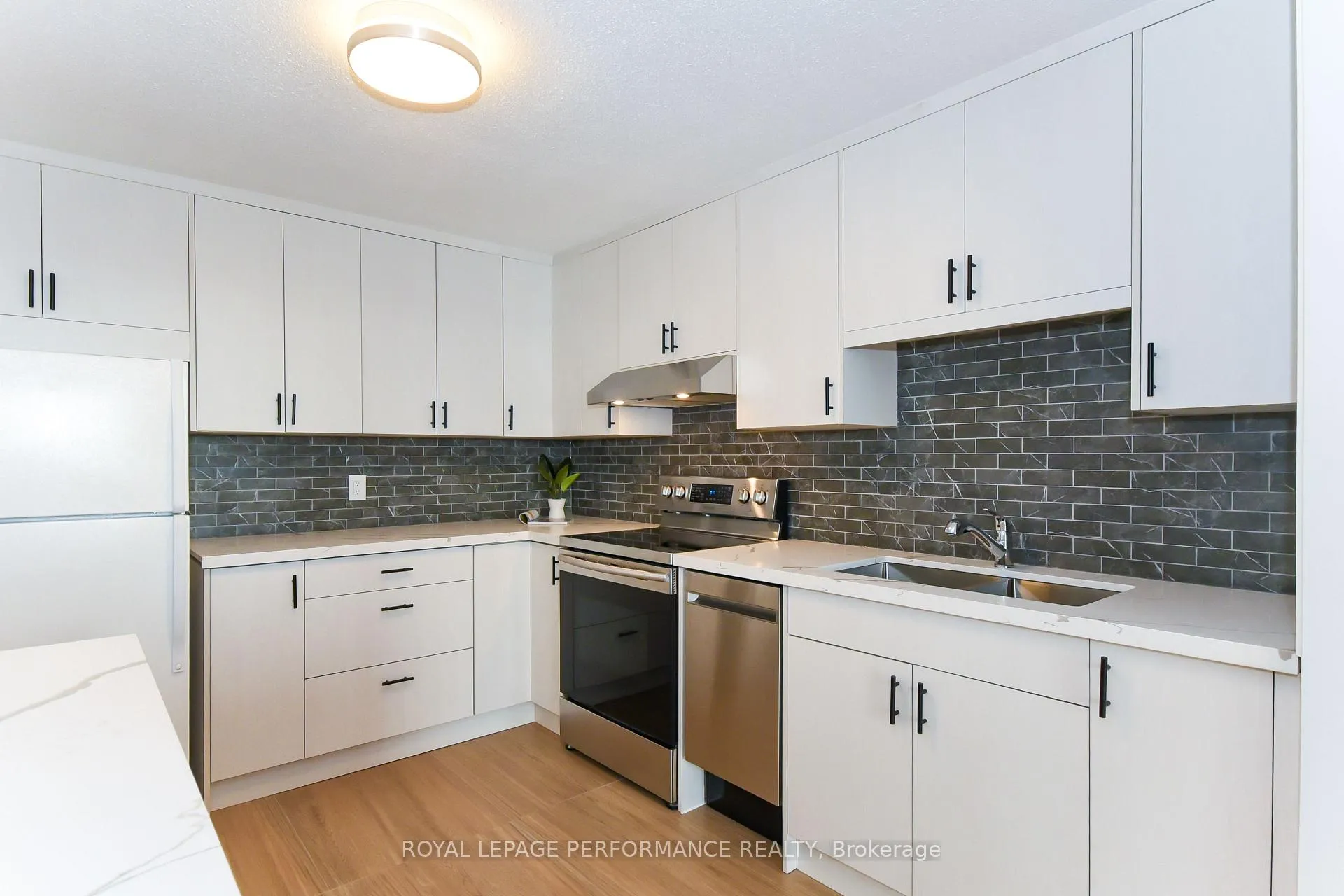 Photo 14 of Unit 1014, 1465 Baseline Road, Ottawa, Copeland Park — HOMEH