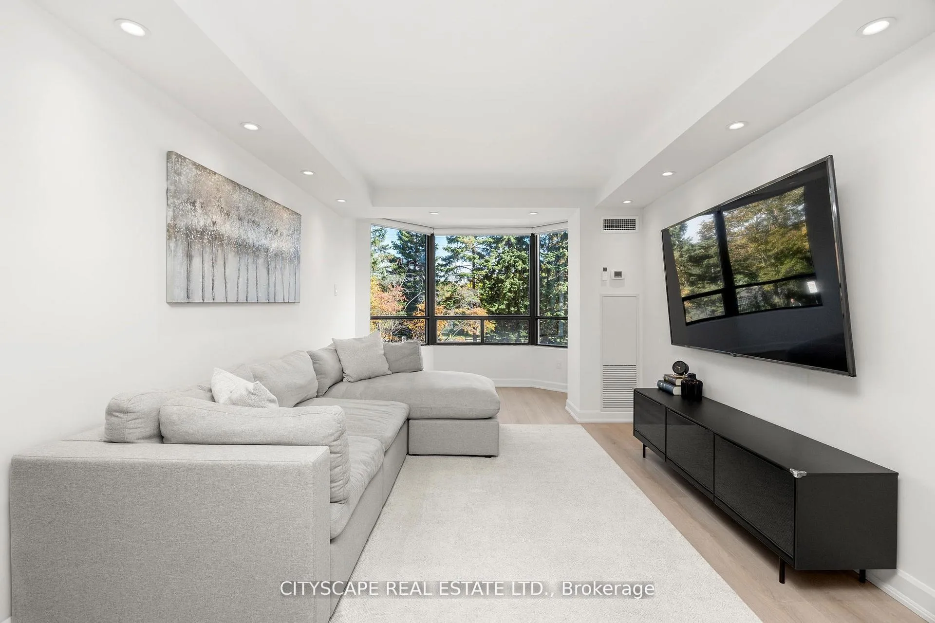 Photo 5 of Unit 209, 7460 Bathurst Street, Vaughan, Brownridge — HOMEH