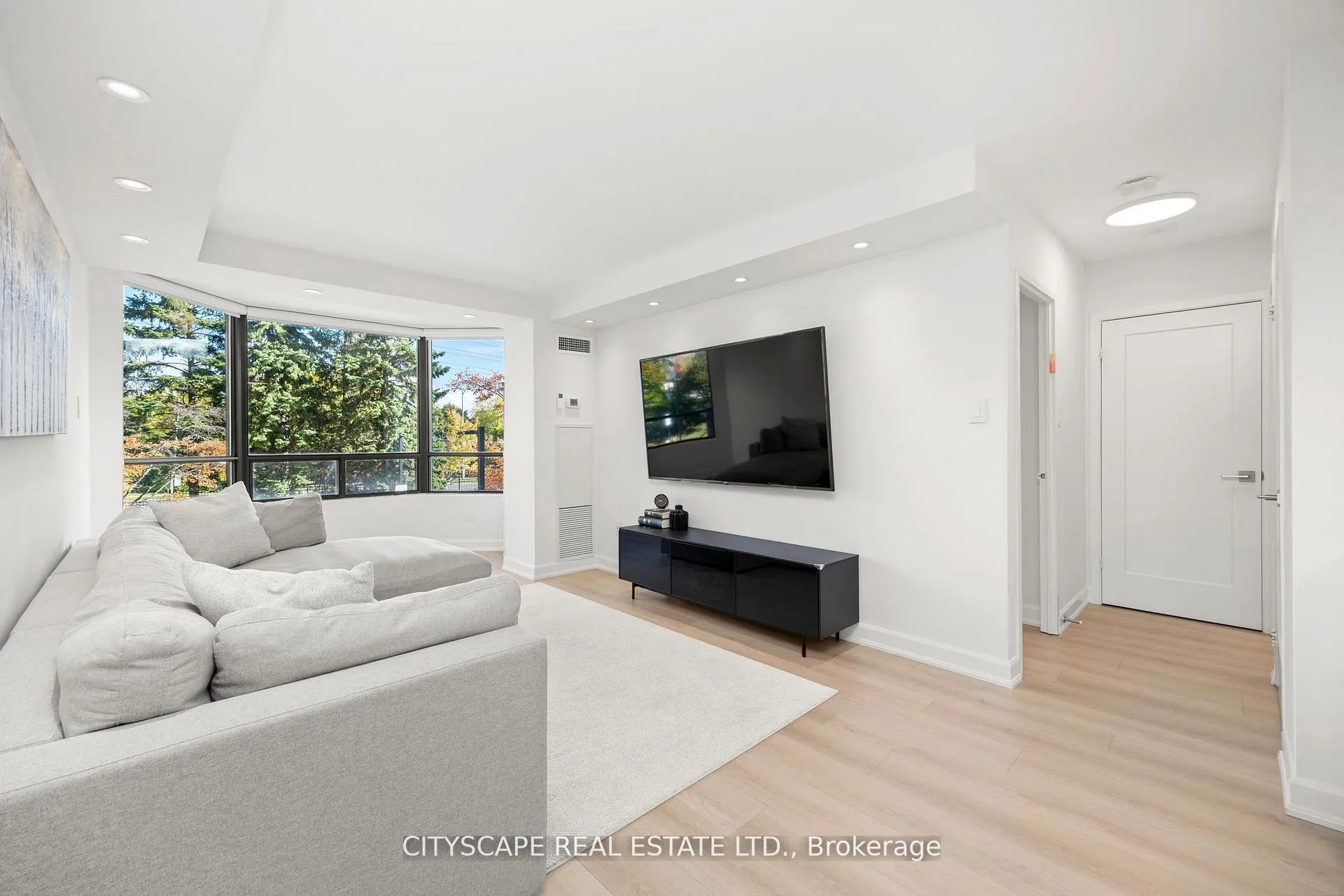Photo 6 of Unit 209, 7460 Bathurst Street, Vaughan, Brownridge — HOMEH