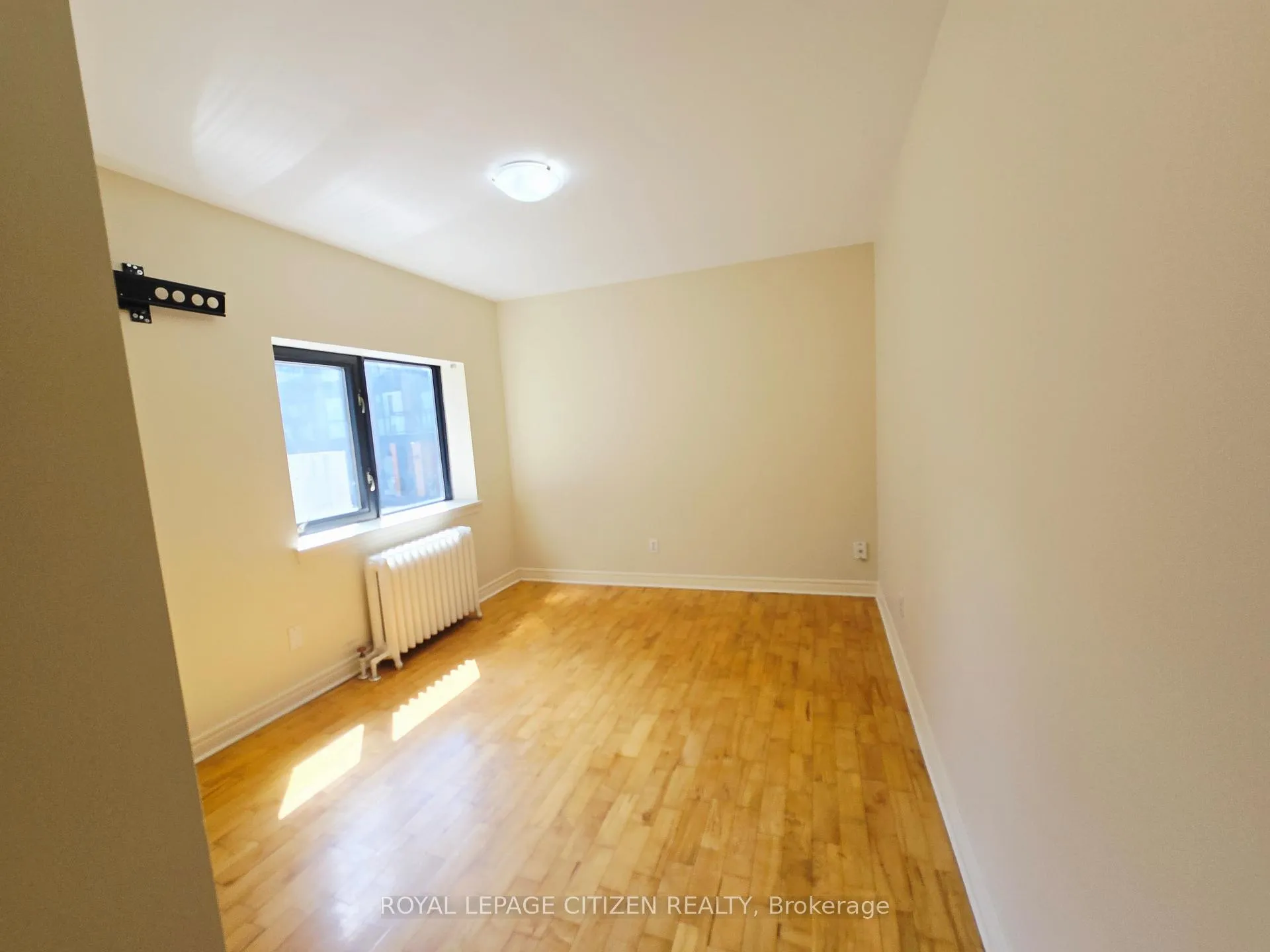 Photo 6 of Unit Apt 2, 5317 Highway 7, Vaughan, West Woodbridge — HOMEH