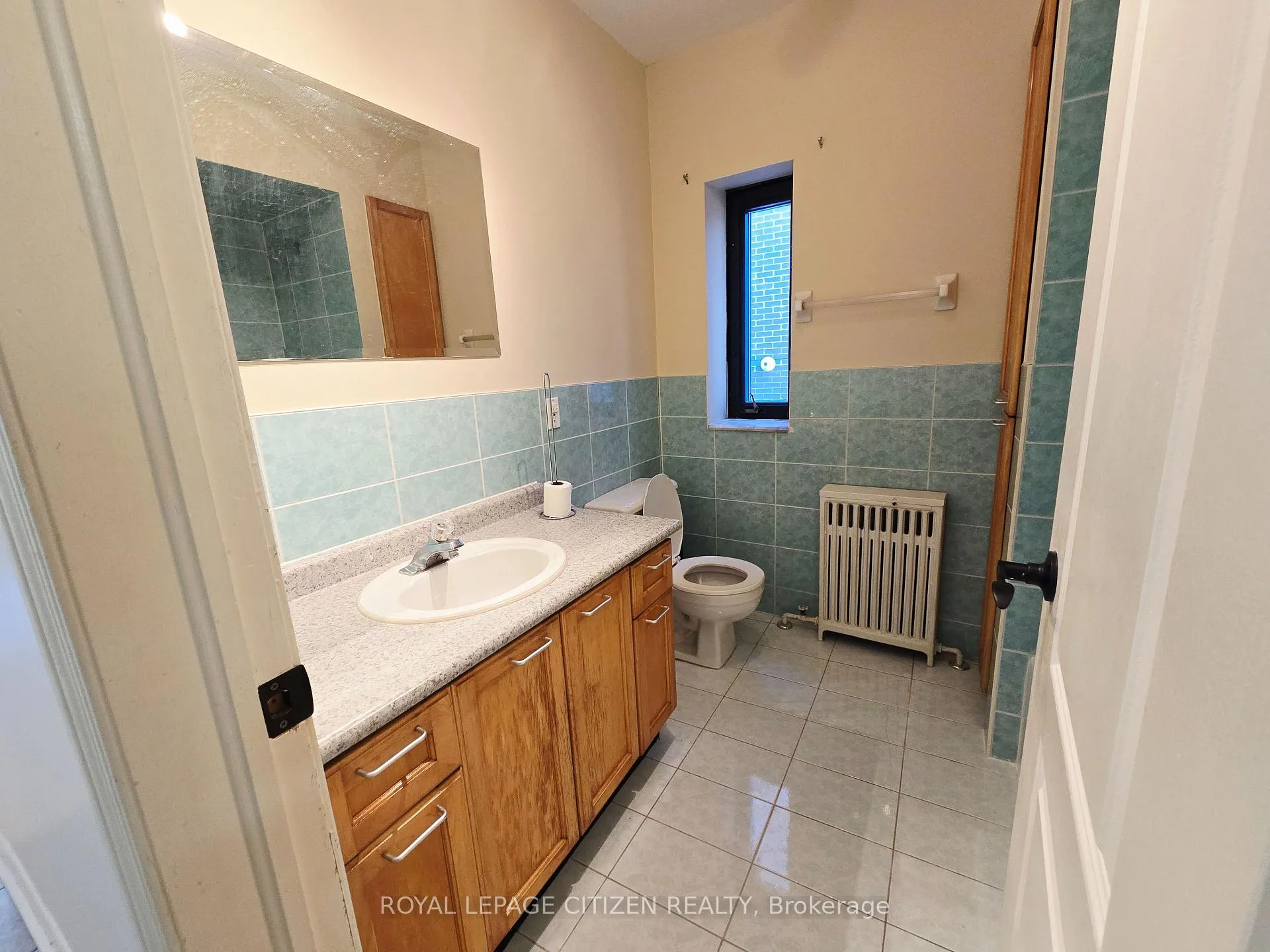 Photo 7 of Unit Apt 2, 5317 Highway 7, Vaughan, West Woodbridge — HOMEH