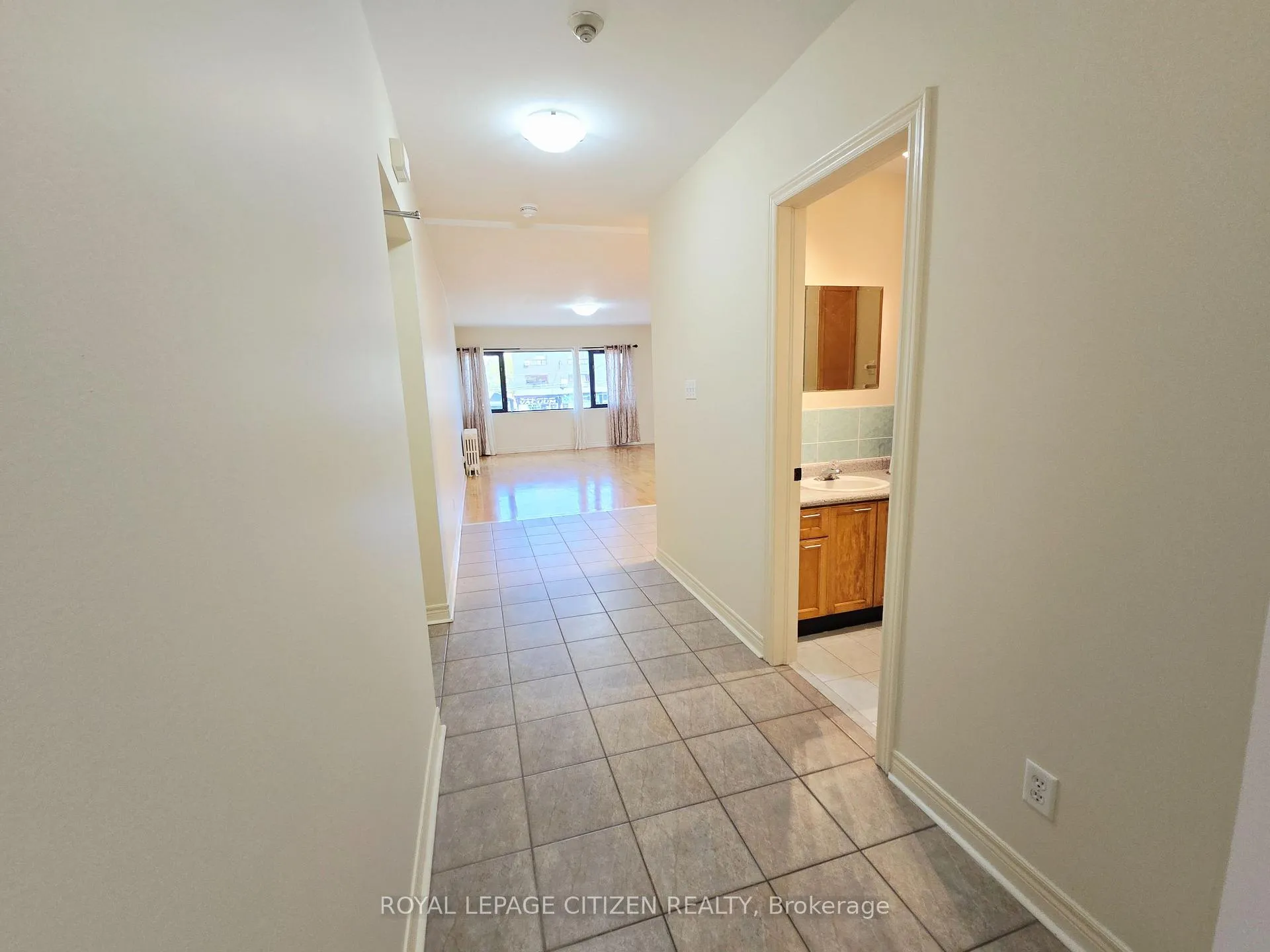Photo 8 of Unit Apt 2, 5317 Highway 7, Vaughan, West Woodbridge — HOMEH