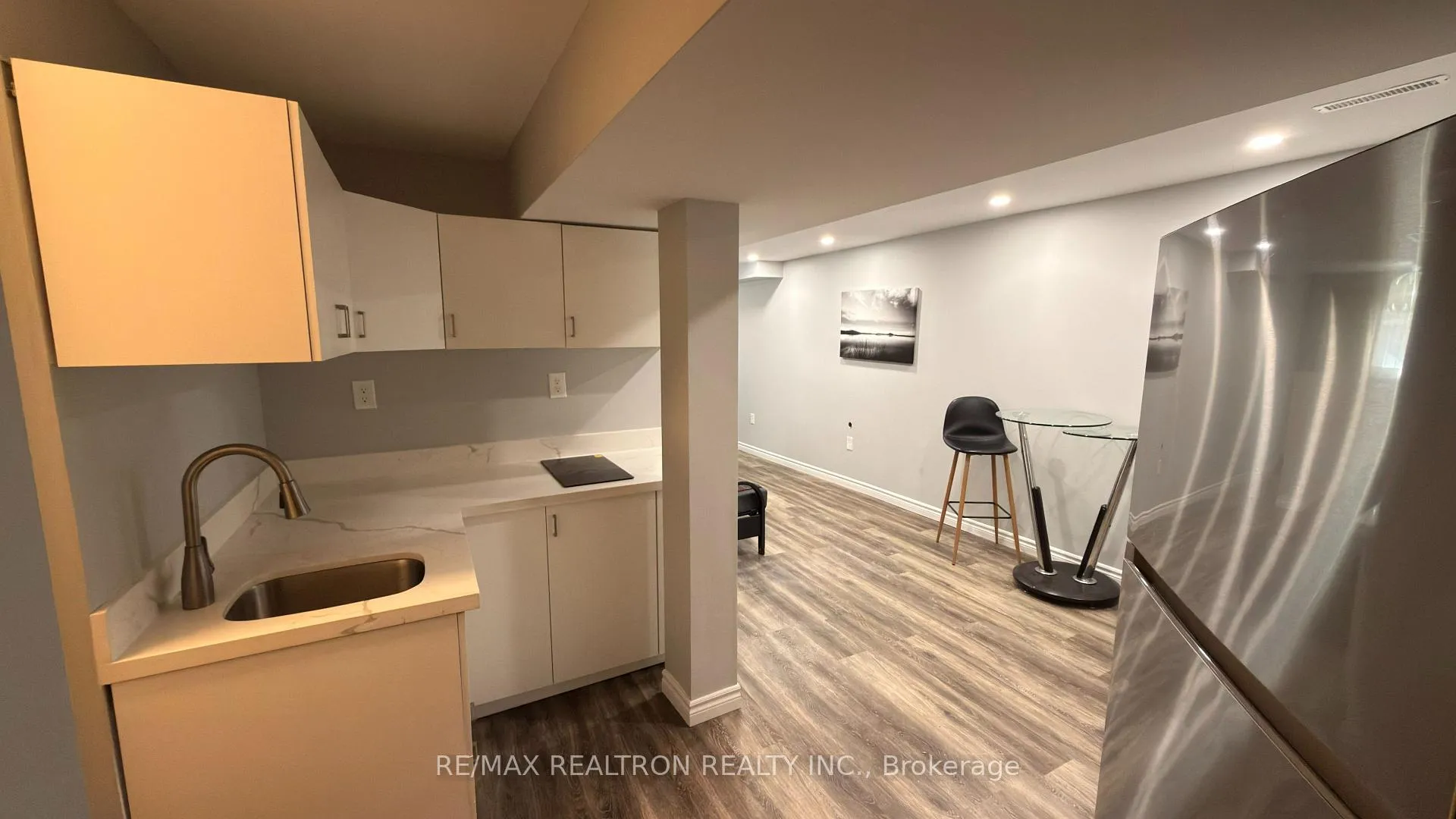 Photo 3 of 2 Pass Court, Barrie, Ardagh — HOMEH