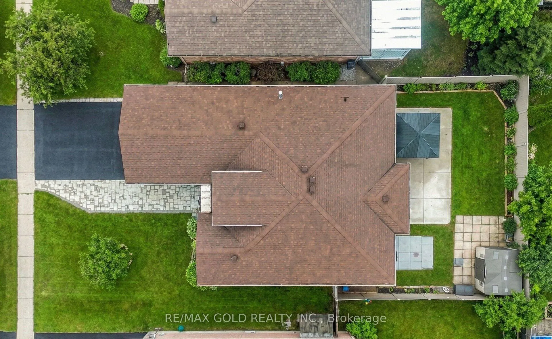 Photo 4 of 68 Benson Drive, Barrie, Northwest — HOMEH