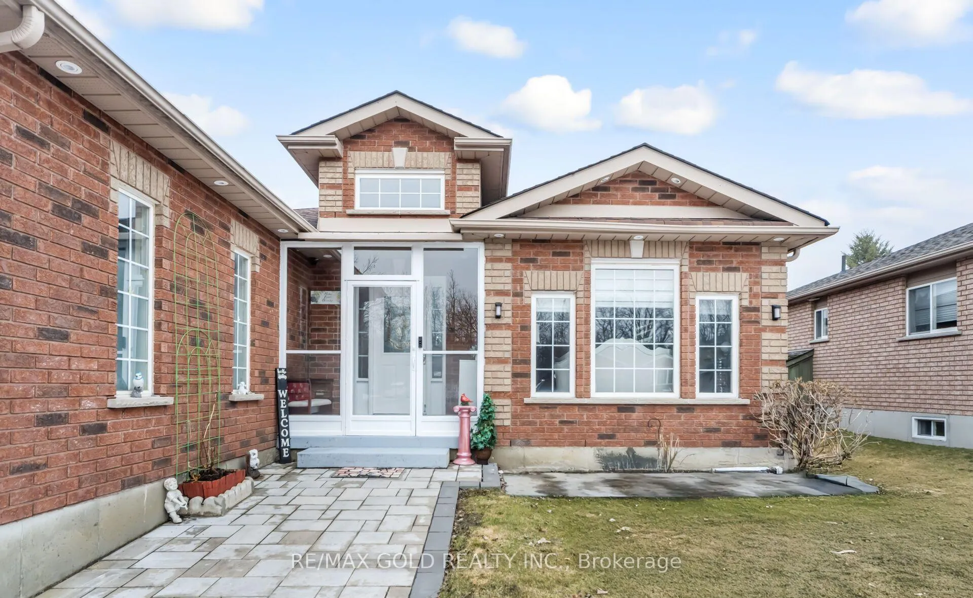 Photo 5 of 68 Benson Drive, Barrie, Northwest — HOMEH