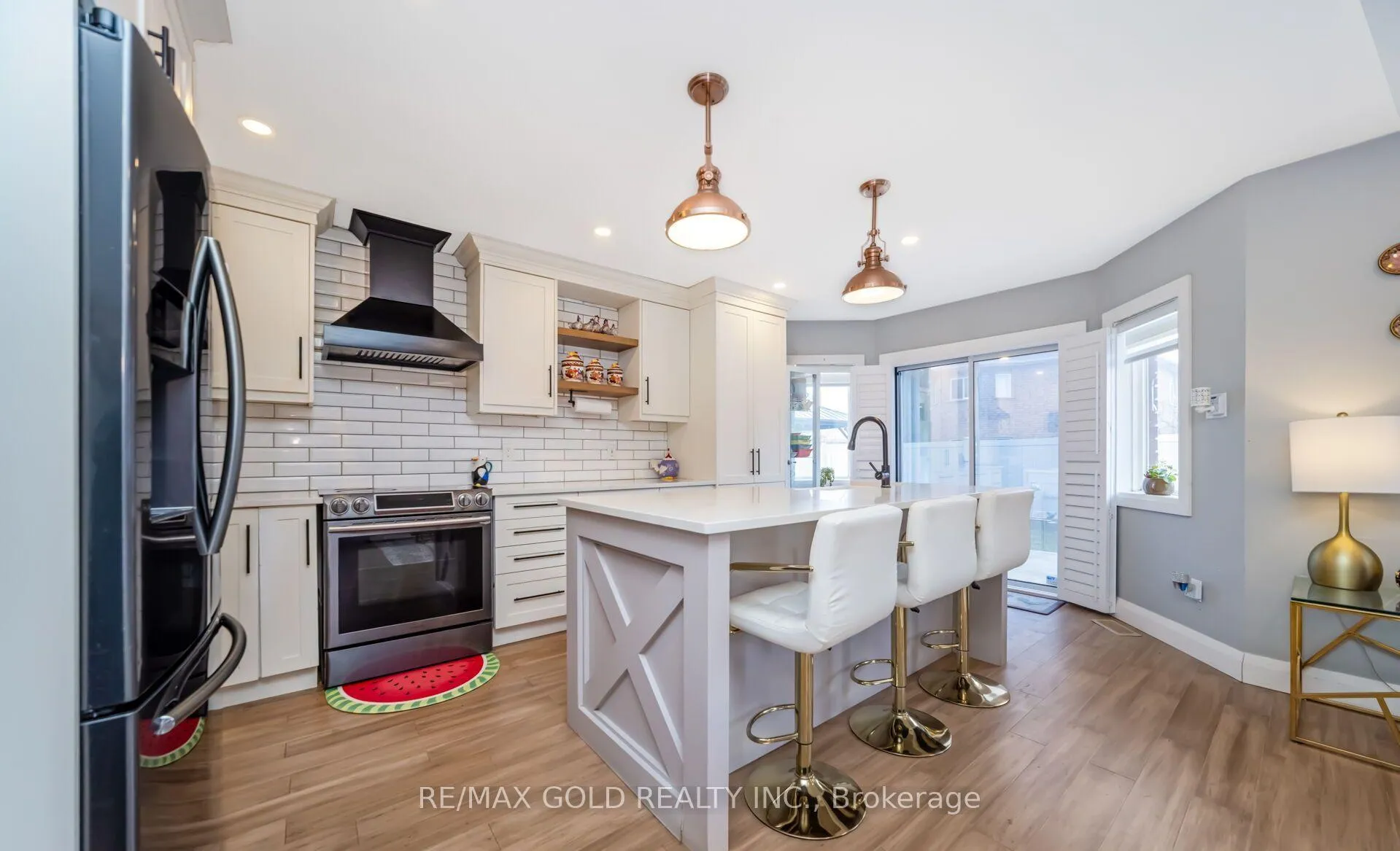 Photo 13 of 68 Benson Drive, Barrie, Northwest — HOMEH