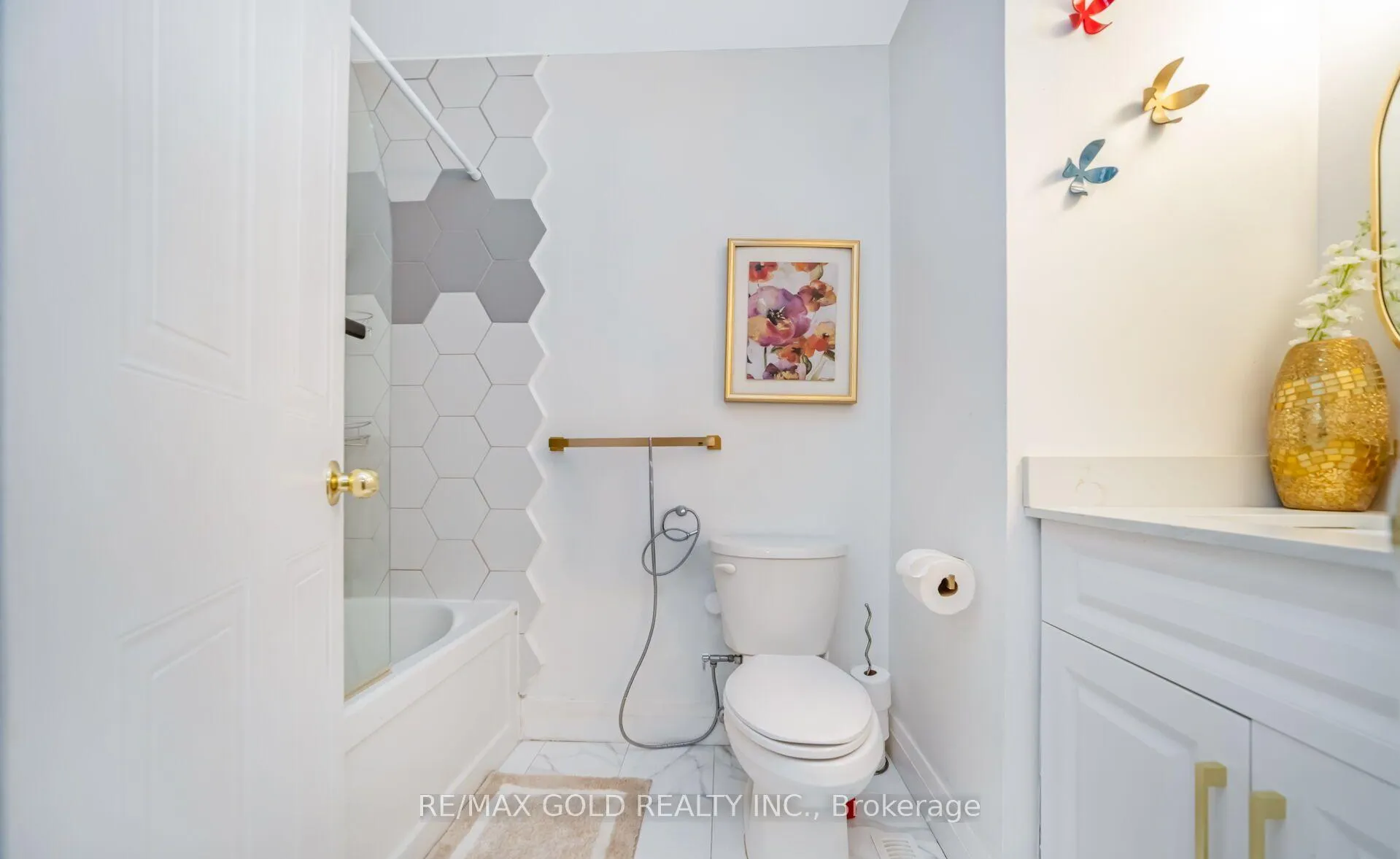 Photo 18 of 68 Benson Drive, Barrie, Northwest — HOMEH