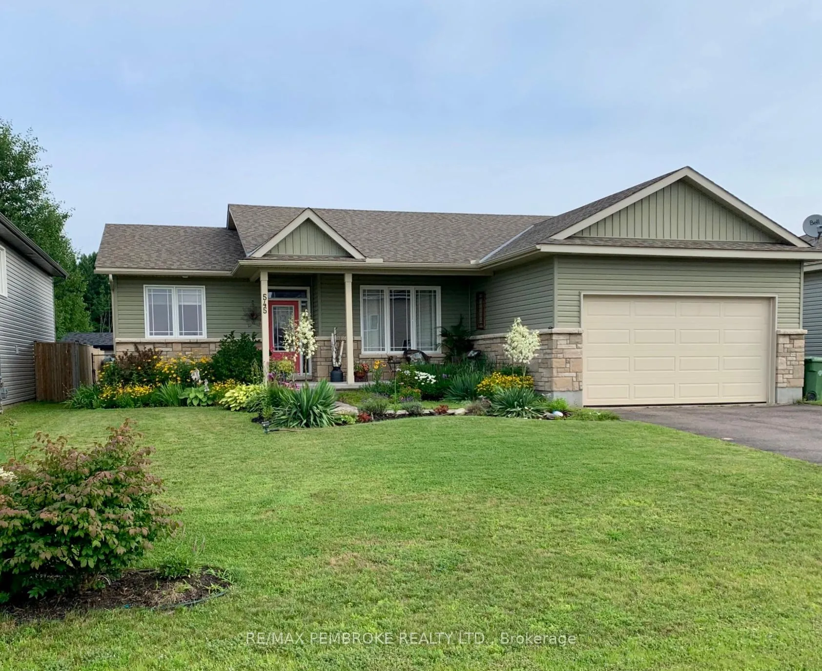 Photo 1 of 545 Gardner Crescent, Petawawa — HOMEH