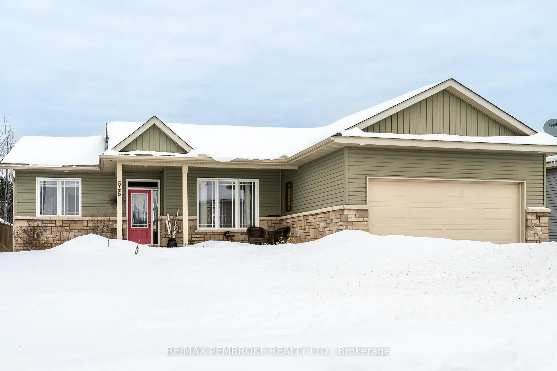 Photo 2 of 545 Gardner Crescent, Petawawa — HOMEH
