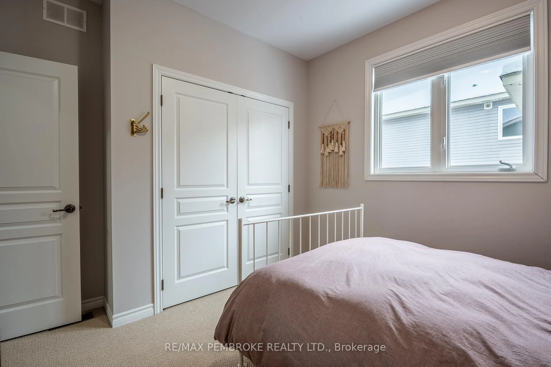 Photo 8 of 545 Gardner Crescent, Petawawa — HOMEH