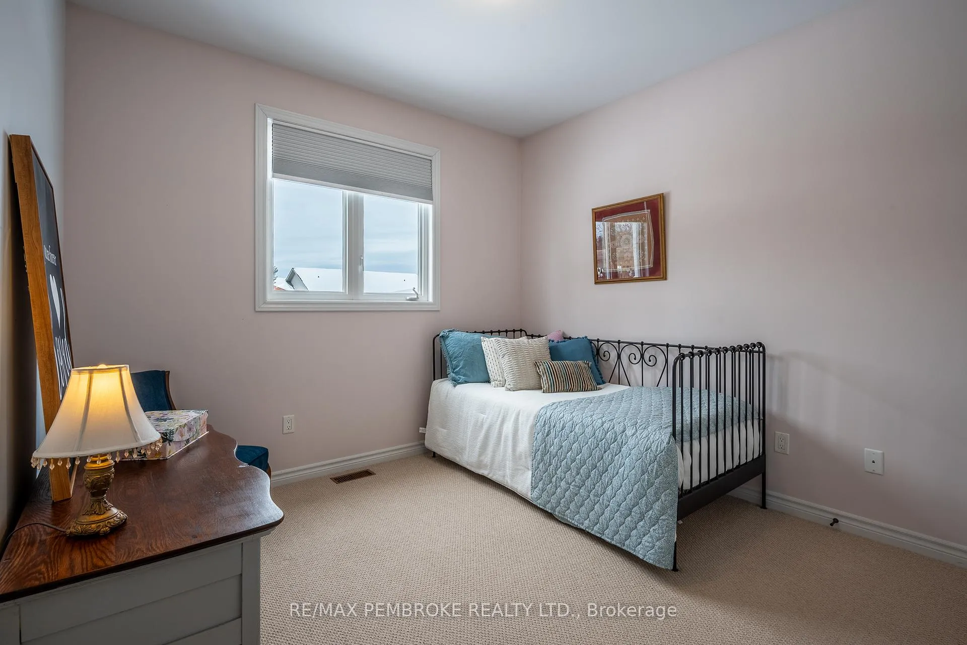 Photo 9 of 545 Gardner Crescent, Petawawa — HOMEH