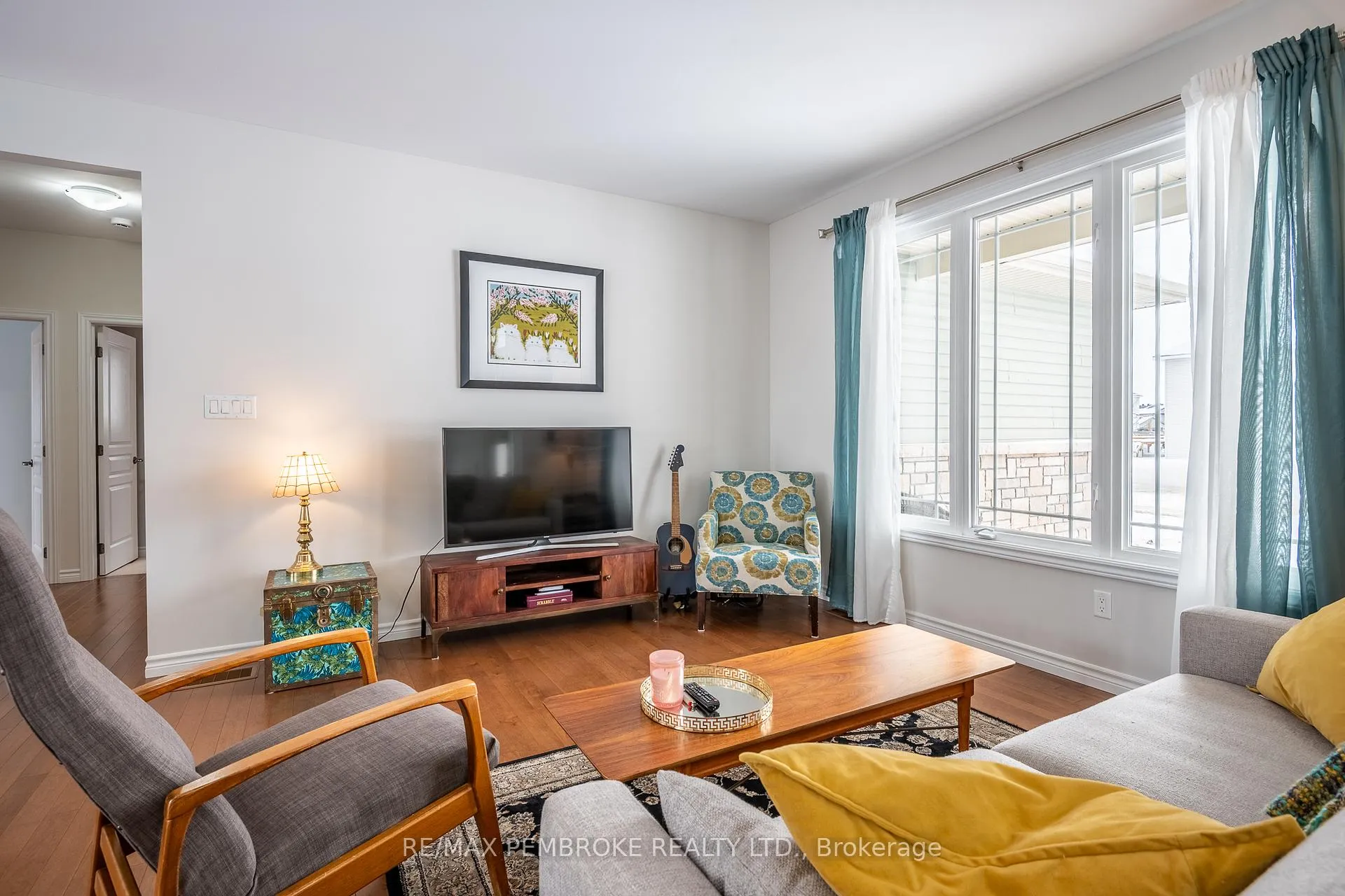 Photo 14 of 545 Gardner Crescent, Petawawa — HOMEH