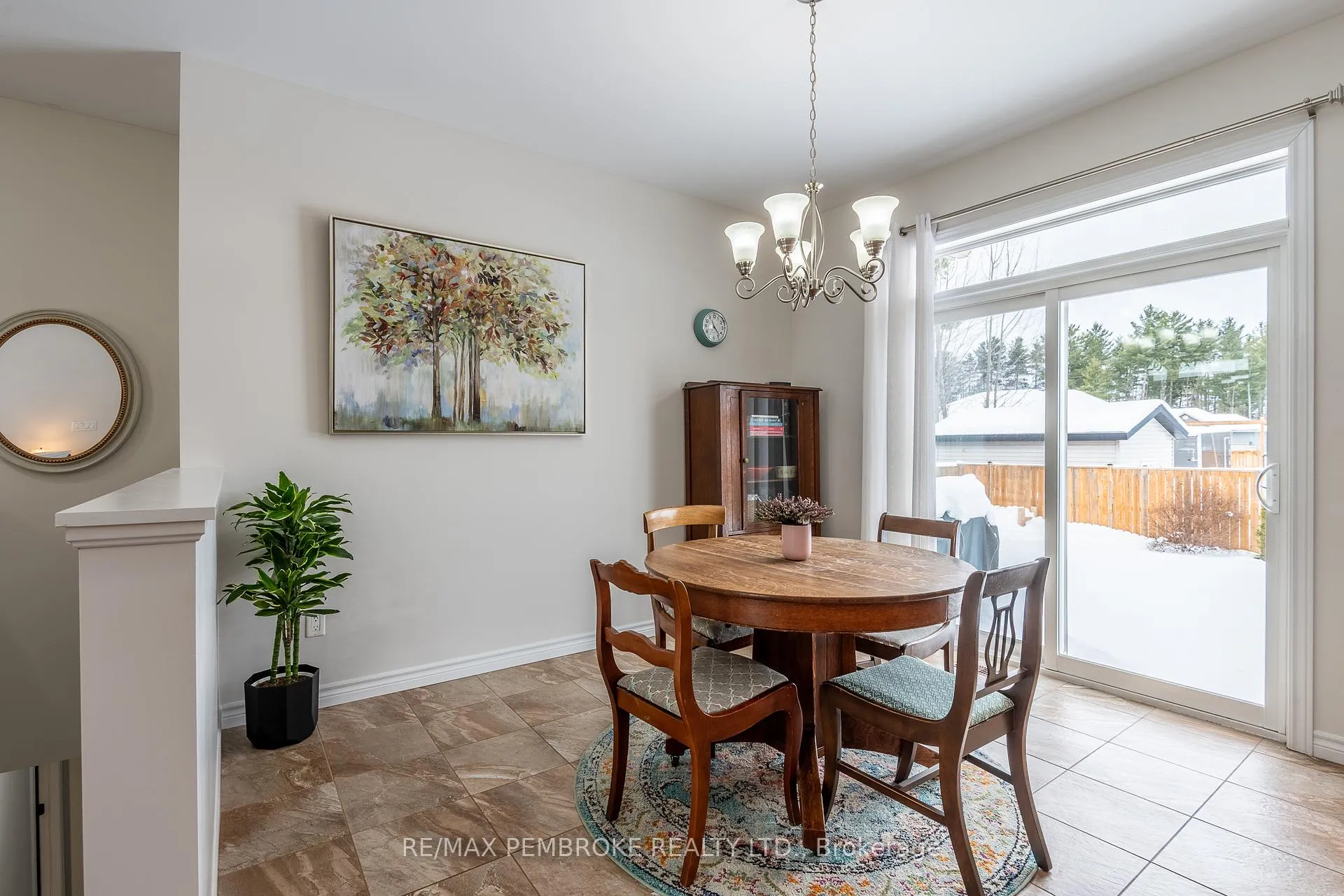 Photo 17 of 545 Gardner Crescent, Petawawa — HOMEH