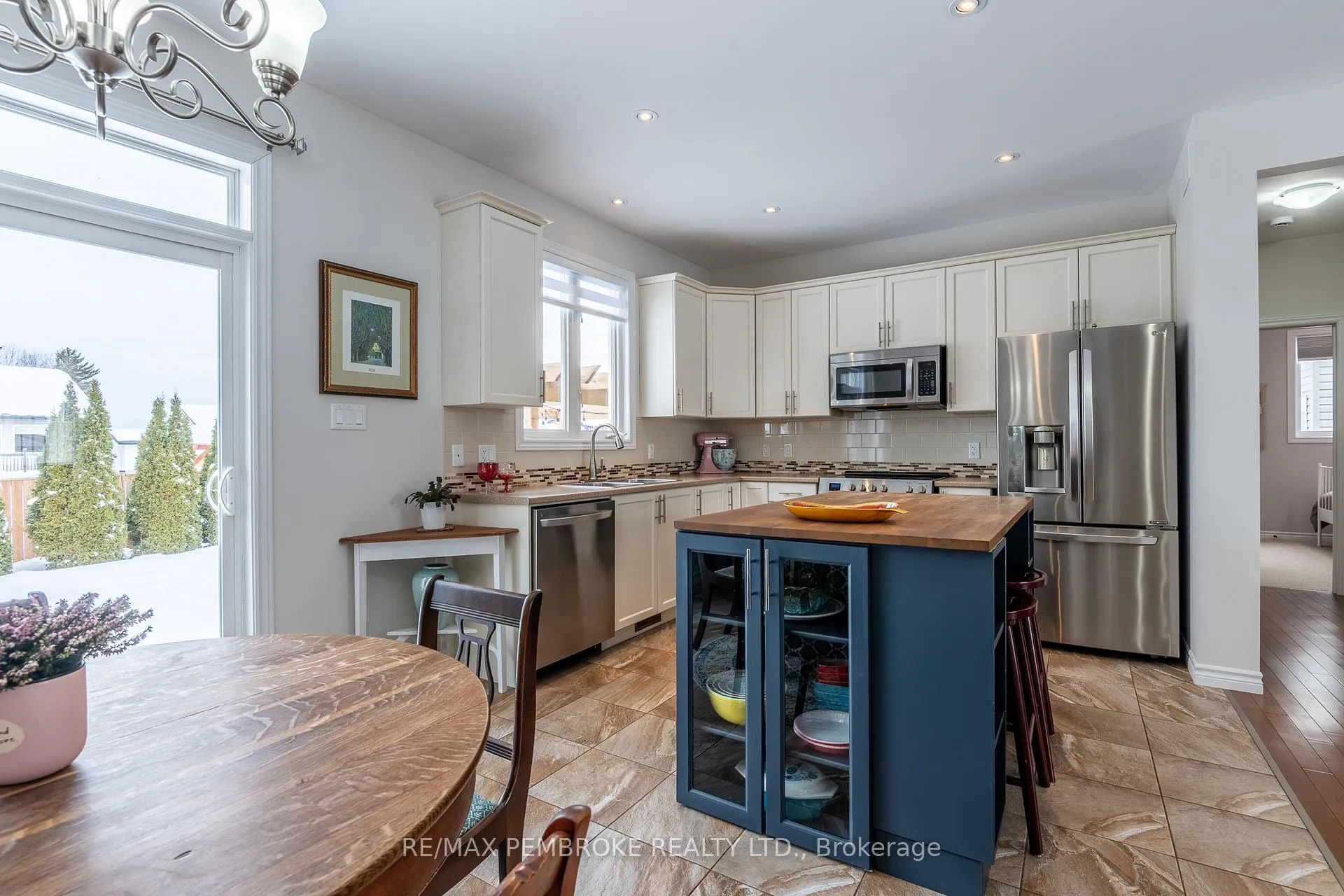 Photo 18 of 545 Gardner Crescent, Petawawa — HOMEH