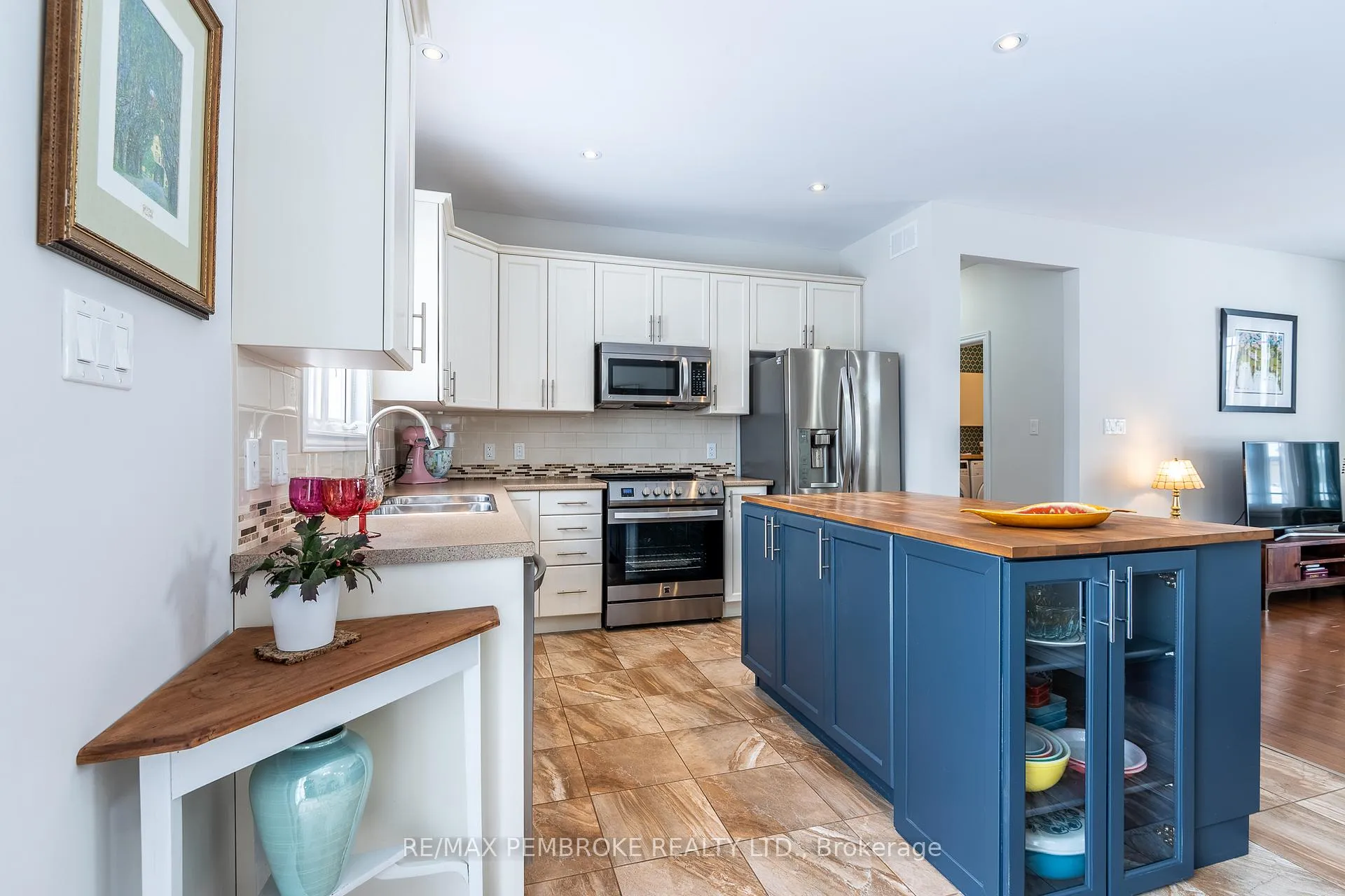 Photo 19 of 545 Gardner Crescent, Petawawa — HOMEH