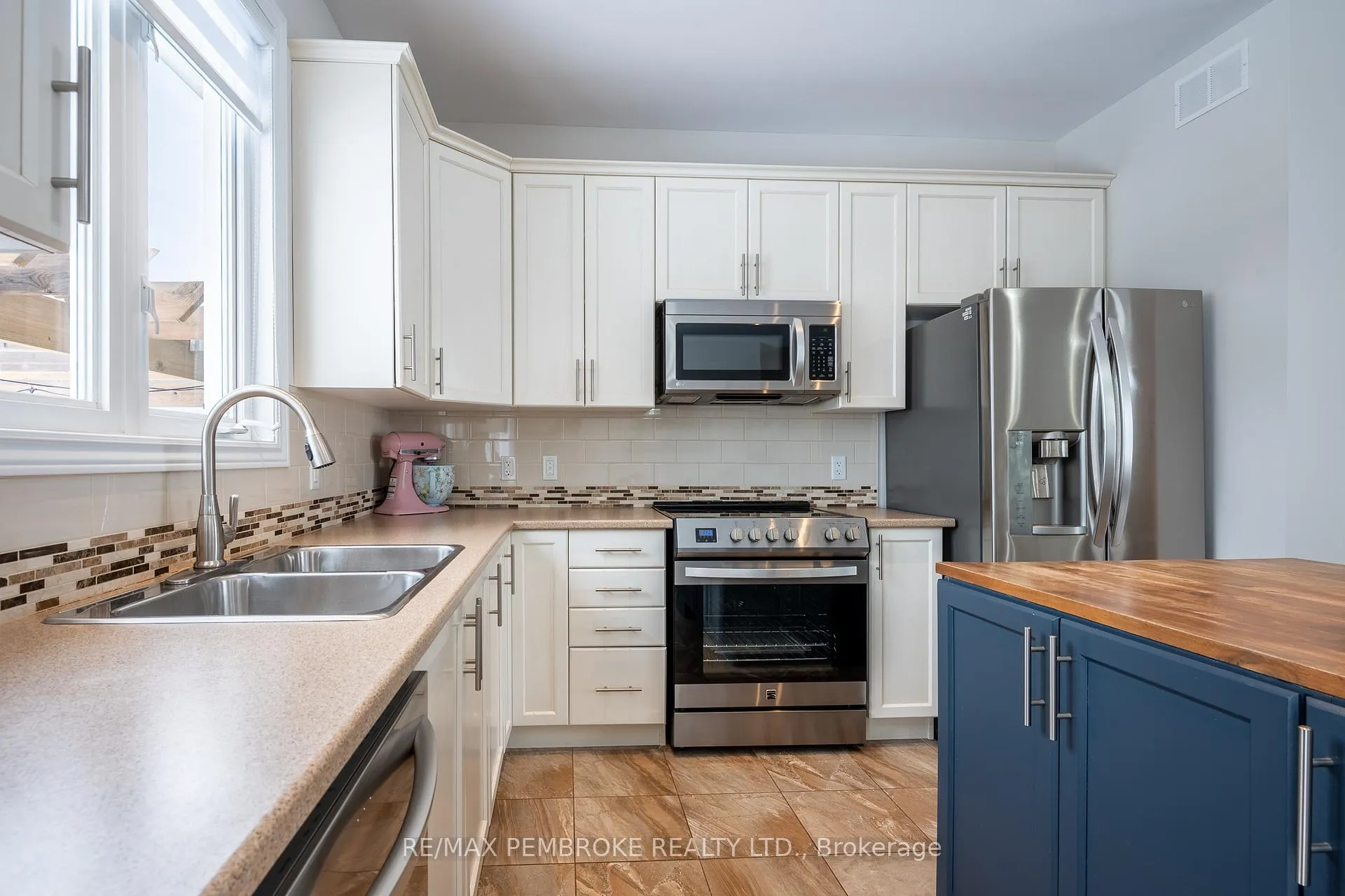Photo 20 of 545 Gardner Crescent, Petawawa — HOMEH
