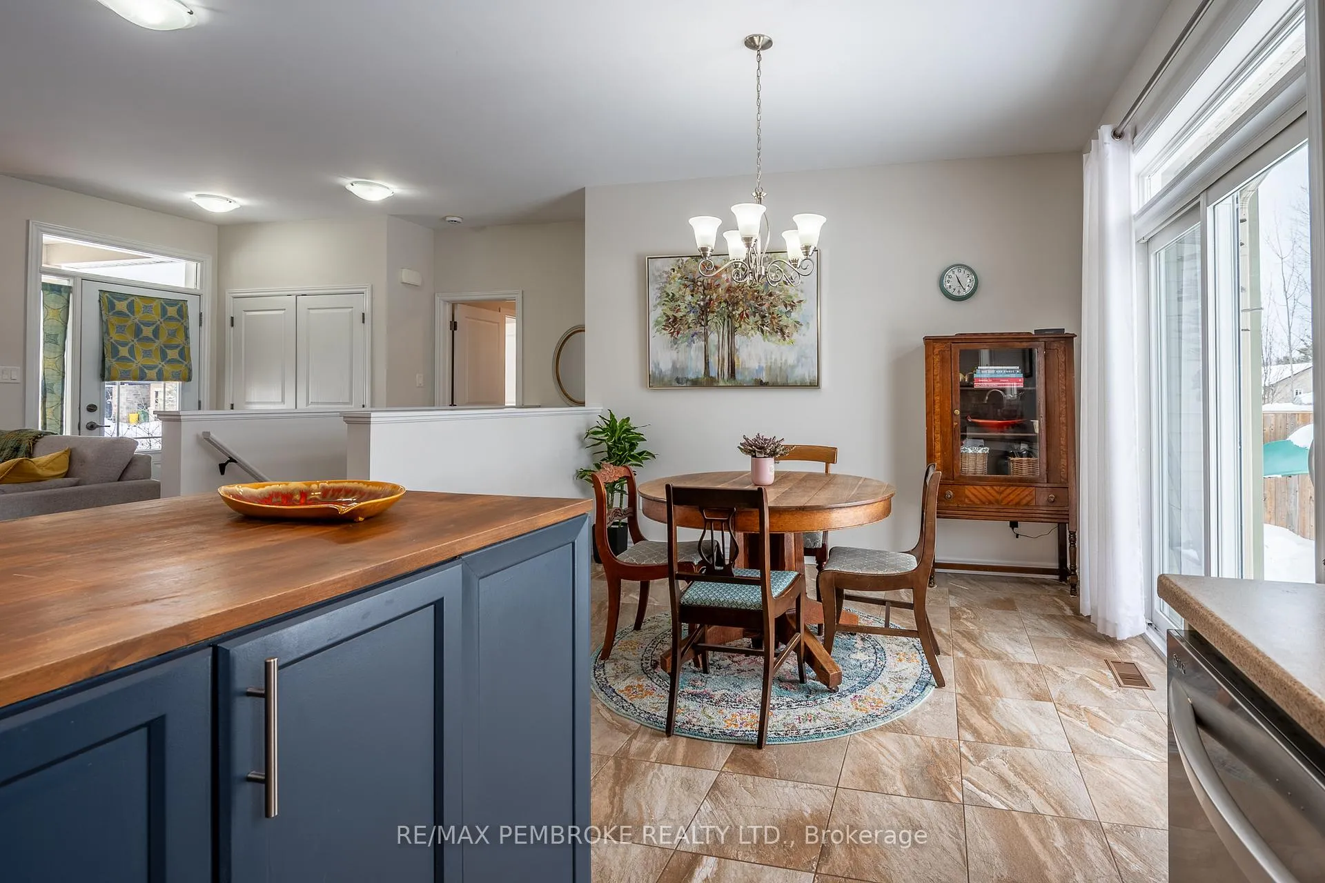 Photo 21 of 545 Gardner Crescent, Petawawa — HOMEH