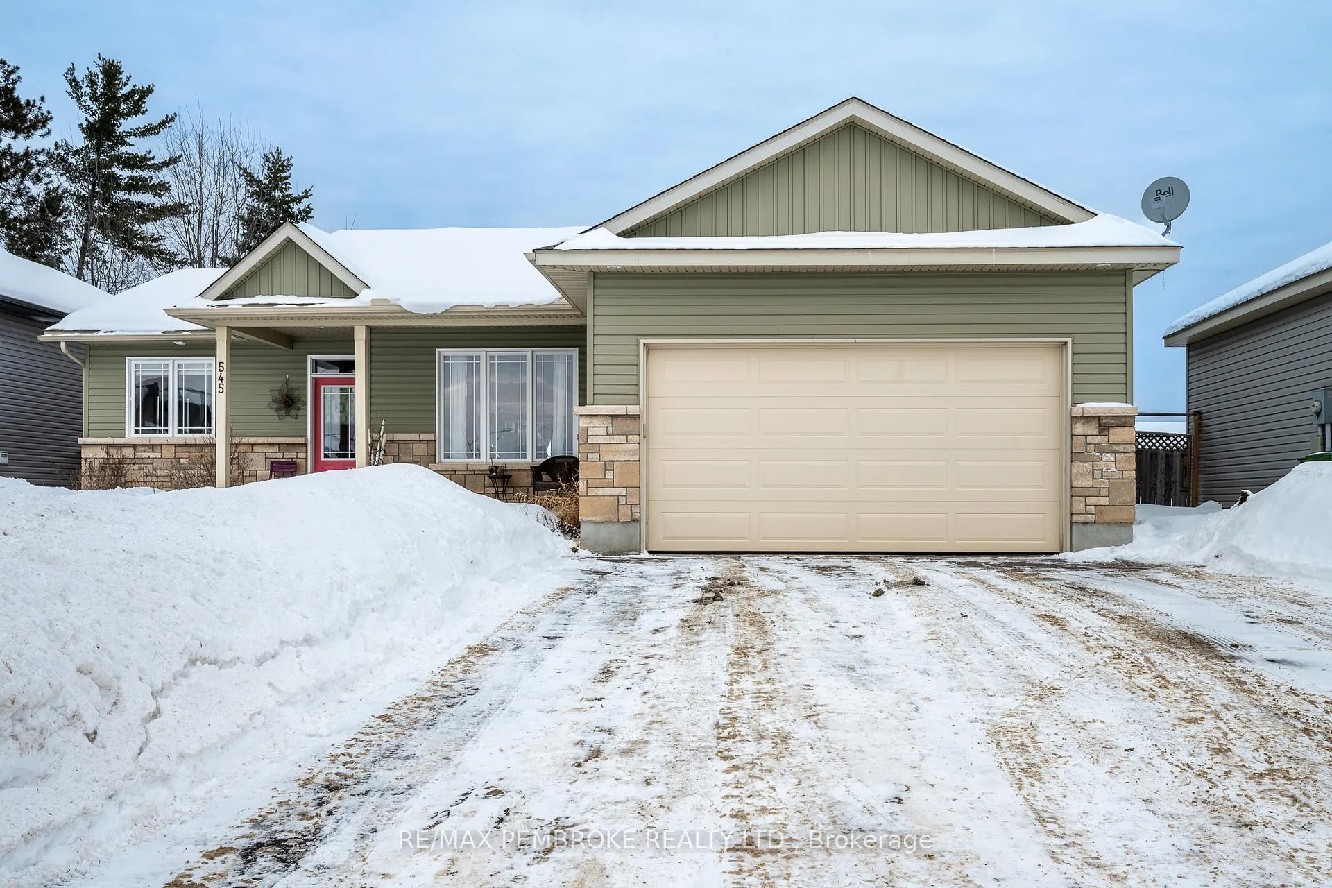 Photo 45 of 545 Gardner Crescent, Petawawa — HOMEH