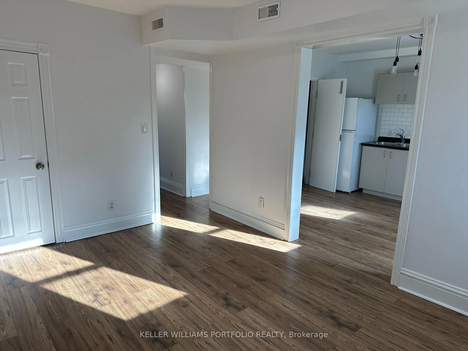 Photo 4 of 47 East Avenue N, Hamilton, Landsdale — HOMEH