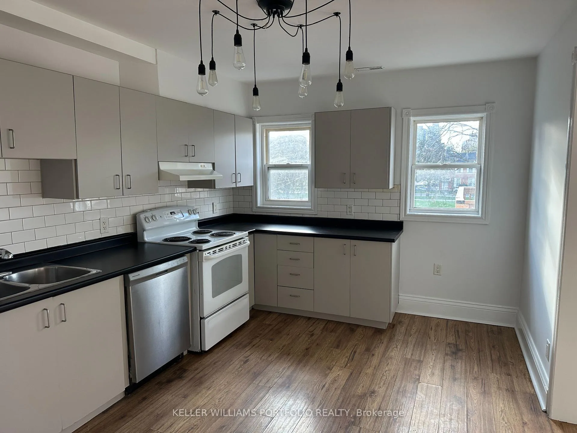 Photo 5 of 47 East Avenue N, Hamilton, Landsdale — HOMEH
