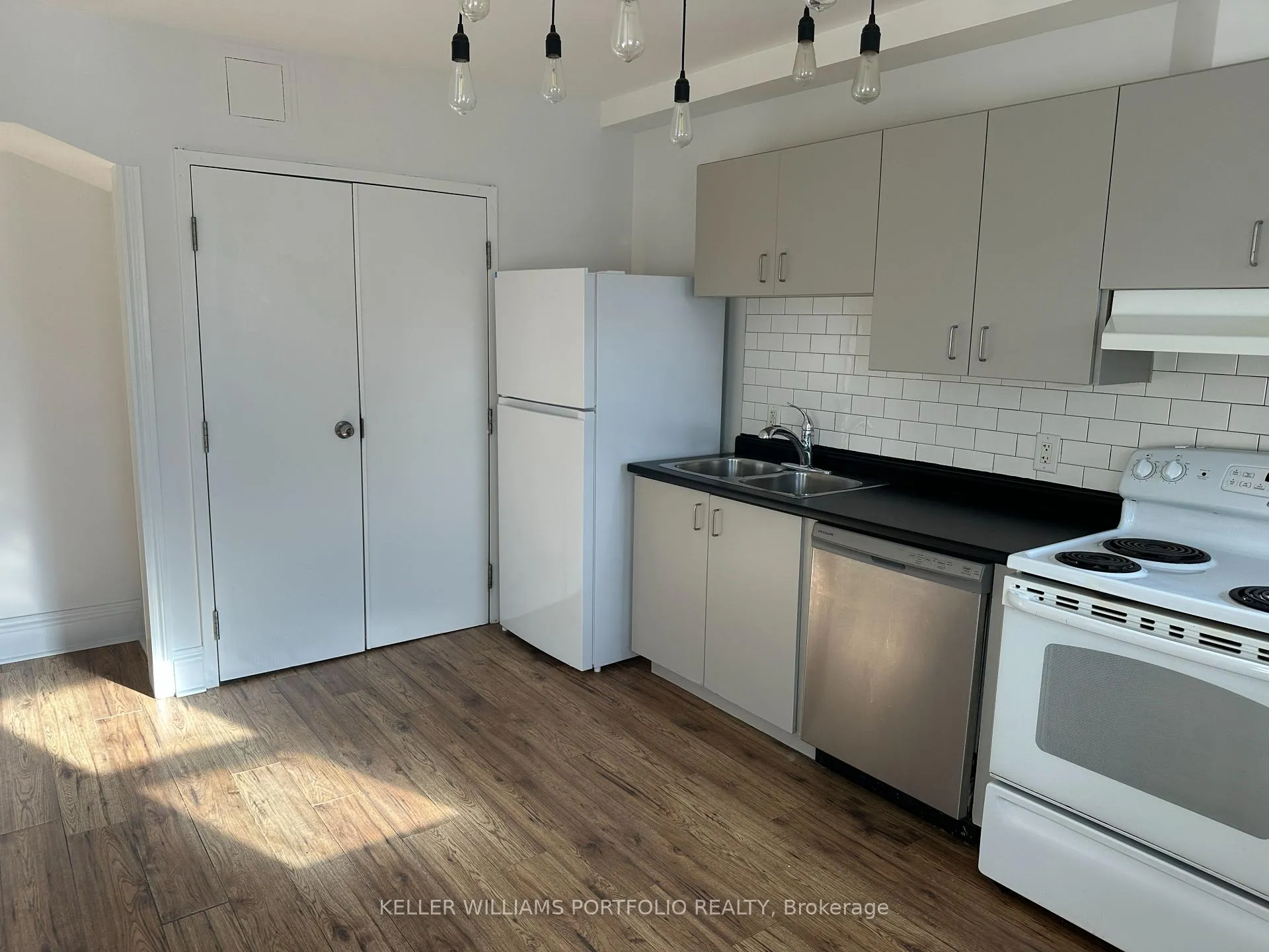 Photo 6 of 47 East Avenue N, Hamilton, Landsdale — HOMEH