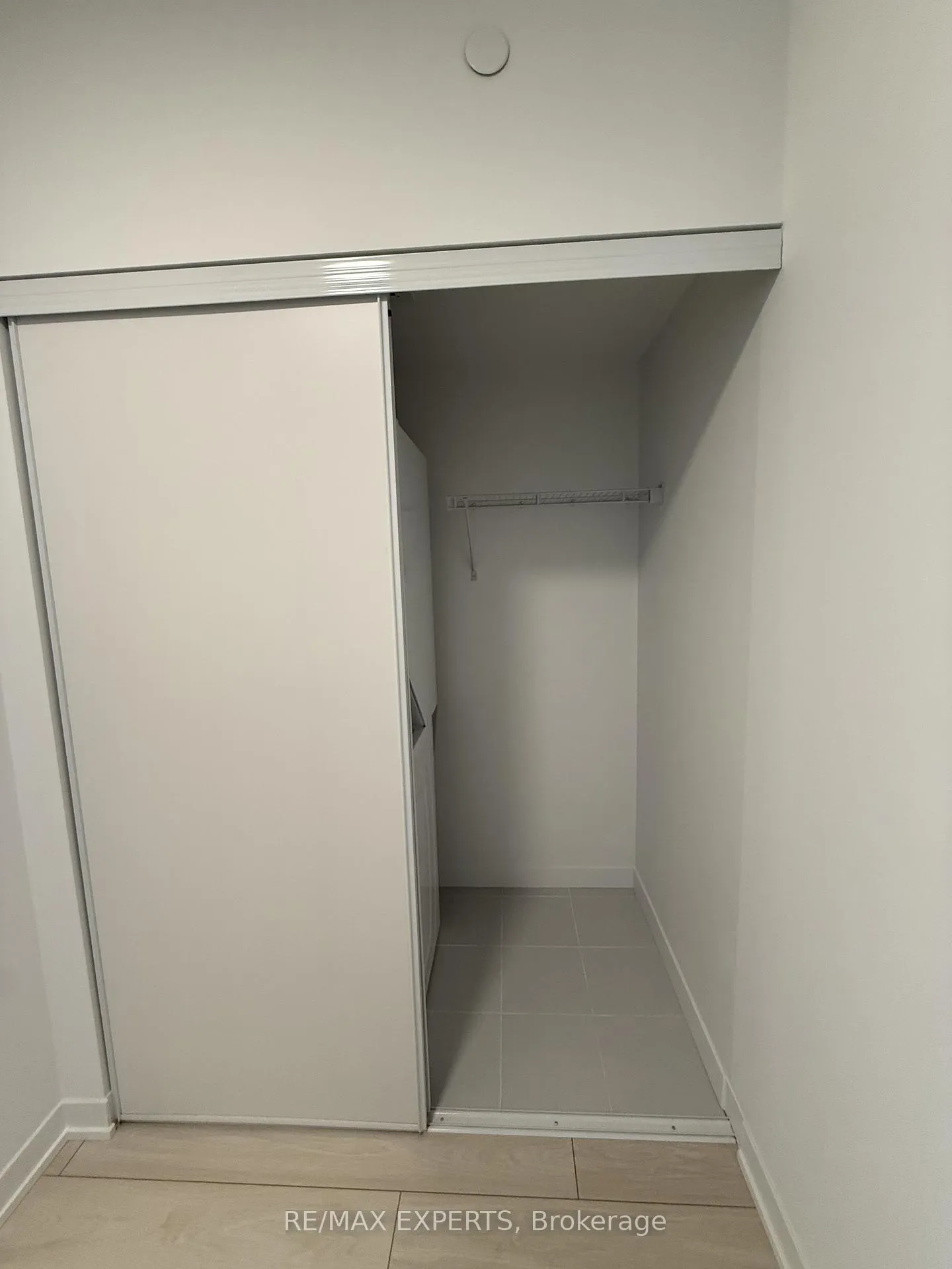 Photo 4 of Unit 229, 4878 Powers Common, Burlington, Alton — HOMEH