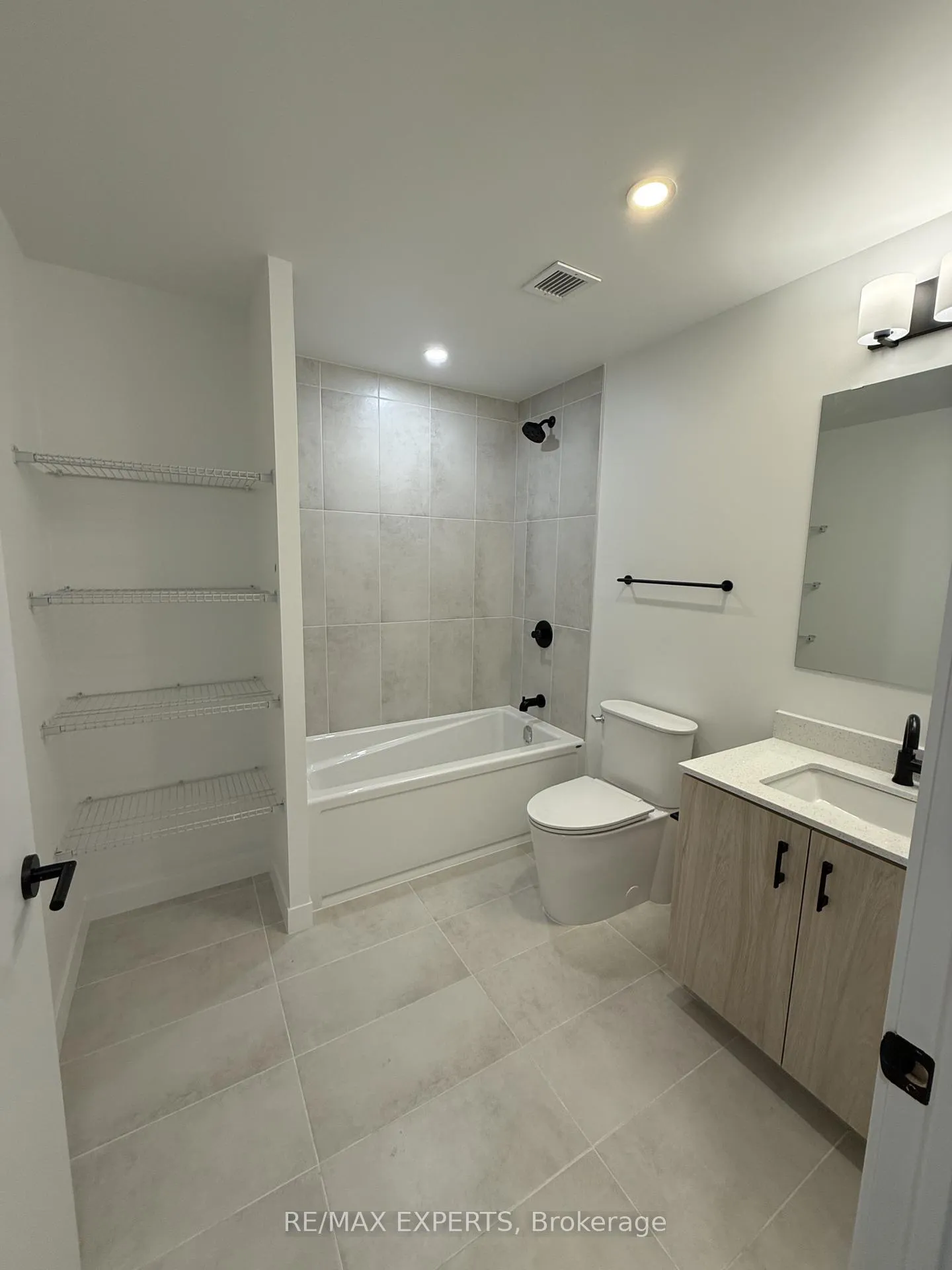 Photo 5 of Unit 229, 4878 Powers Common, Burlington, Alton — HOMEH