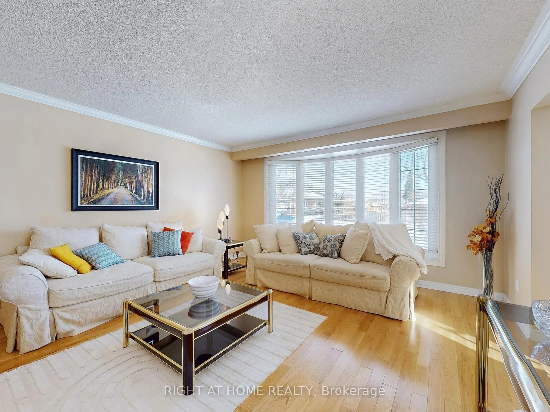 Photo 2 of 2 Barnes Crescent, Scarborough, Woburn — HOMEH