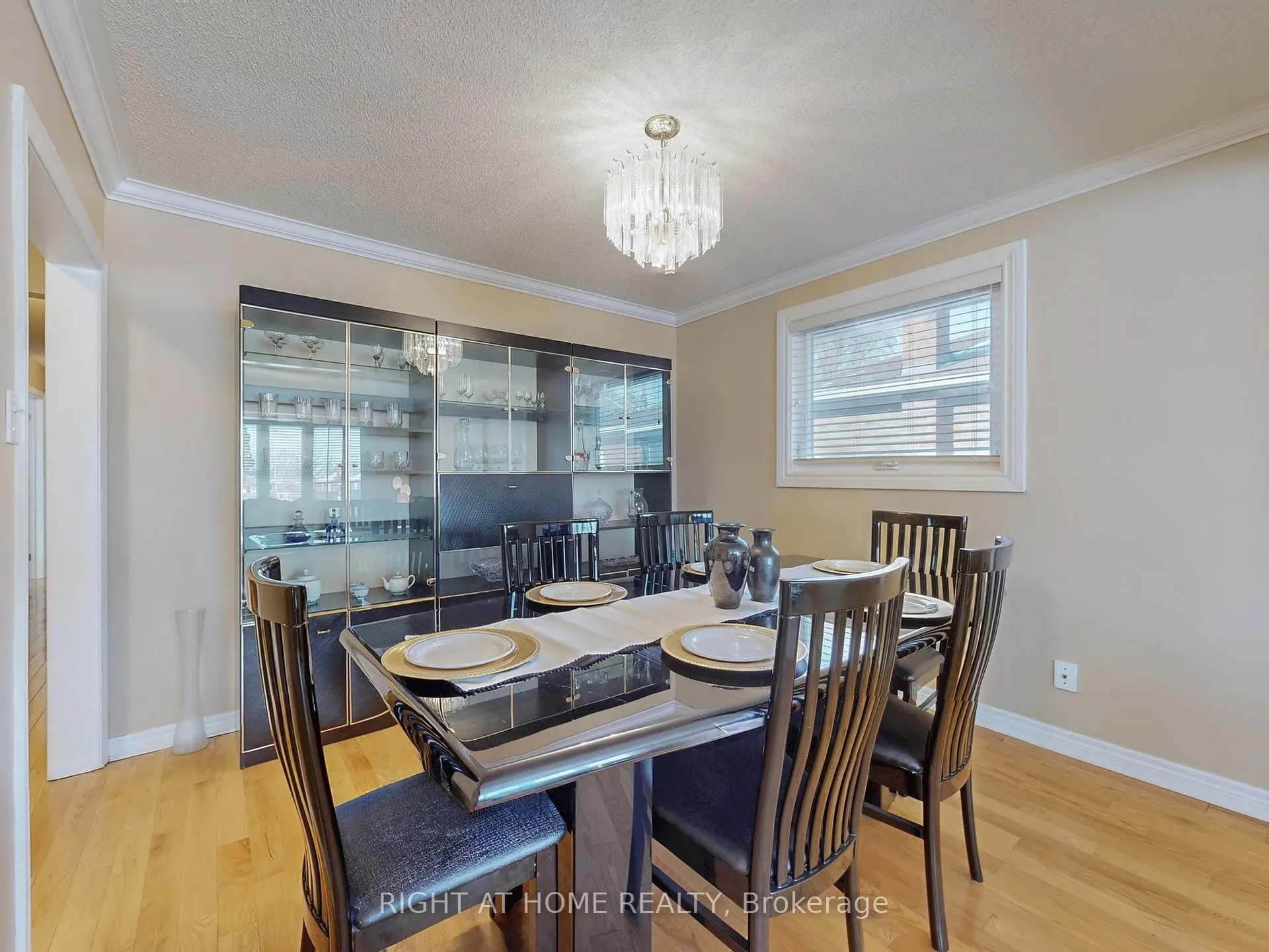 Photo 7 of 2 Barnes Crescent, Scarborough, Woburn — HOMEH