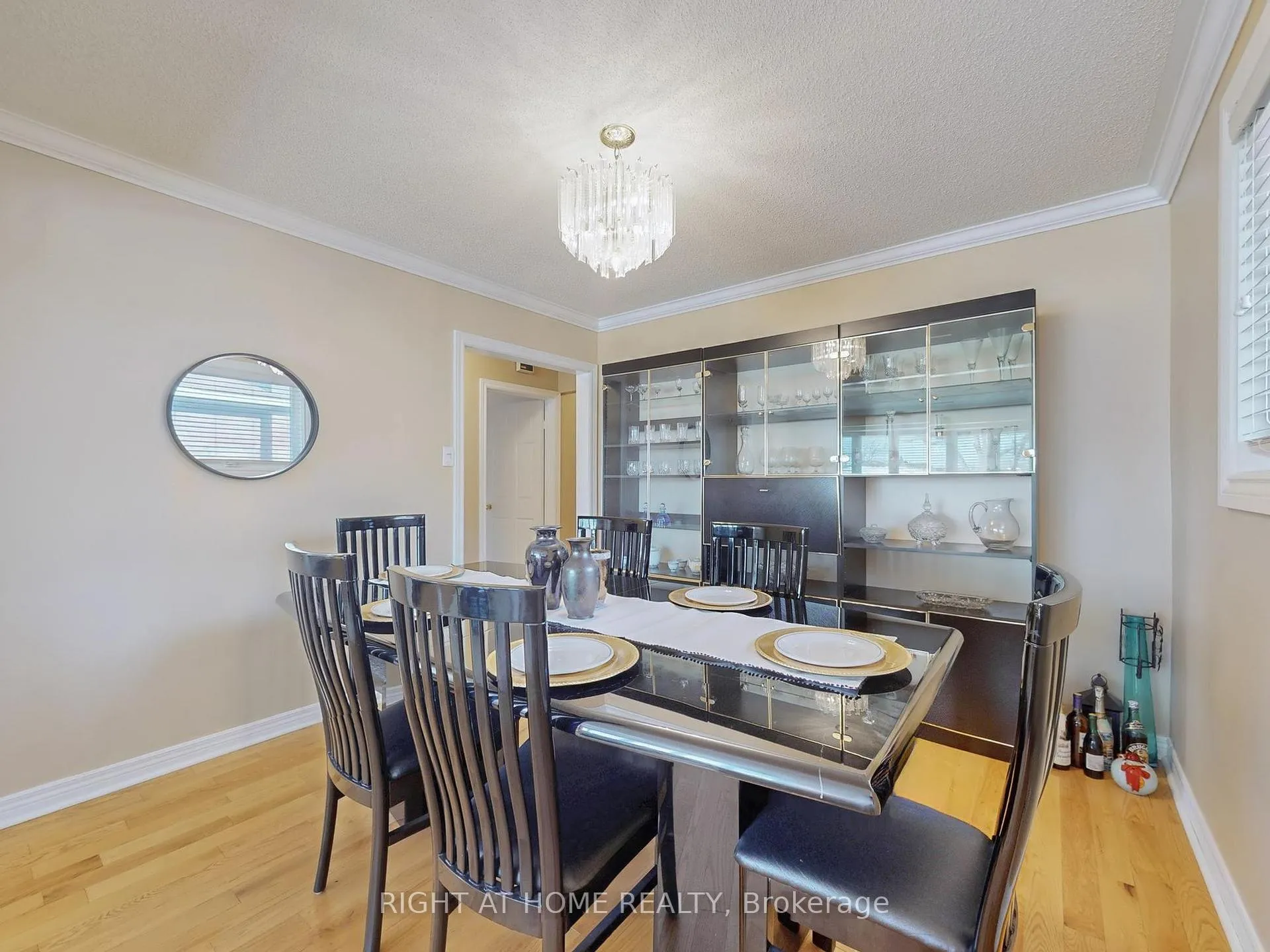 Photo 8 of 2 Barnes Crescent, Scarborough, Woburn — HOMEH