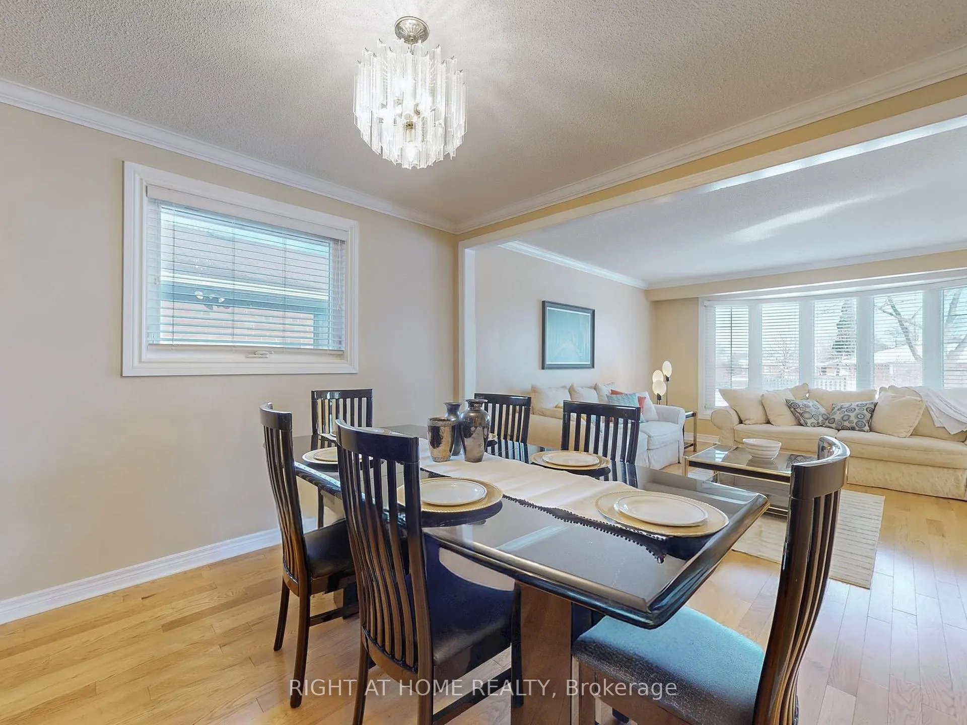 Photo 9 of 2 Barnes Crescent, Scarborough, Woburn — HOMEH