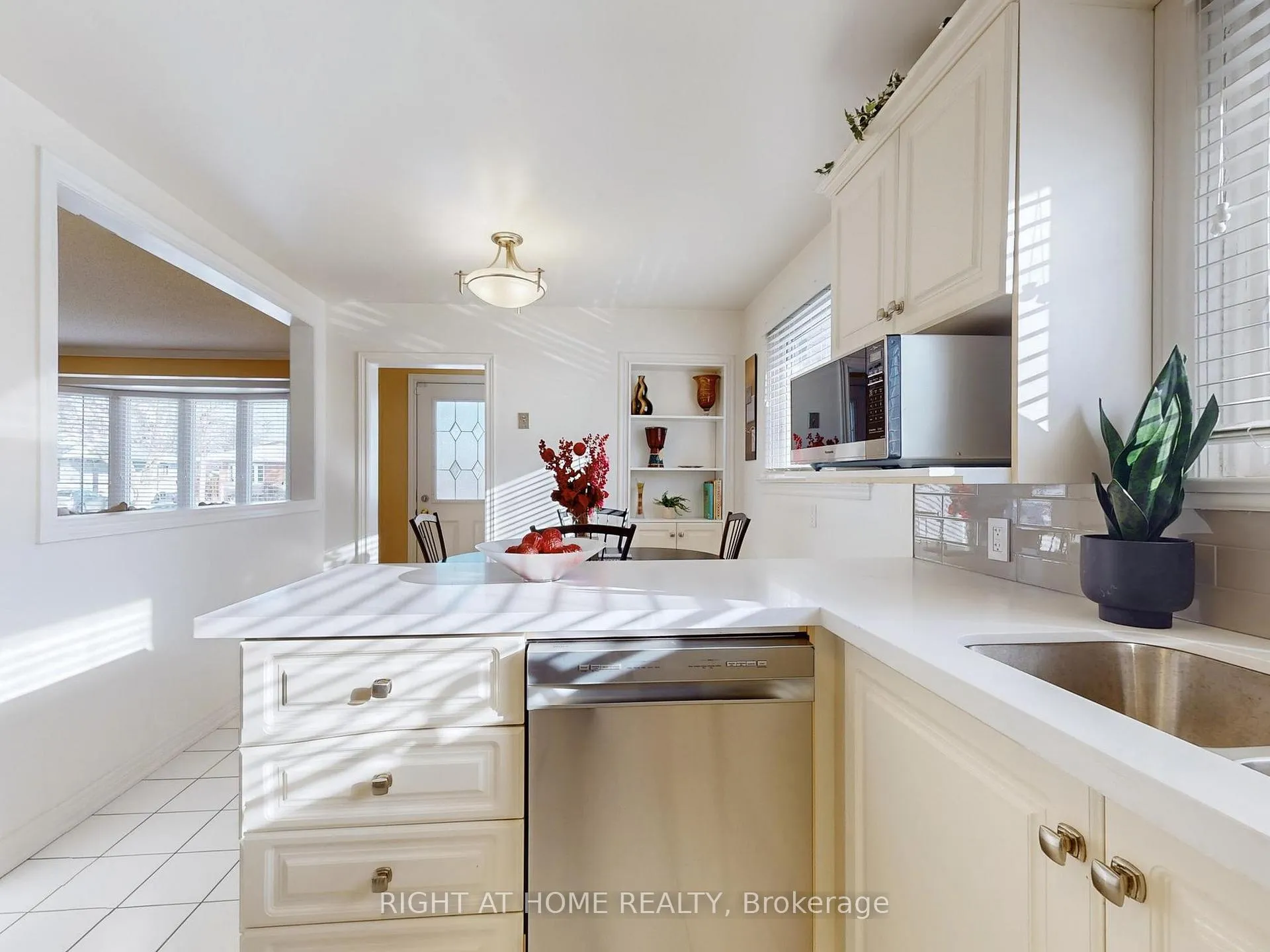 Photo 13 of 2 Barnes Crescent, Scarborough, Woburn — HOMEH