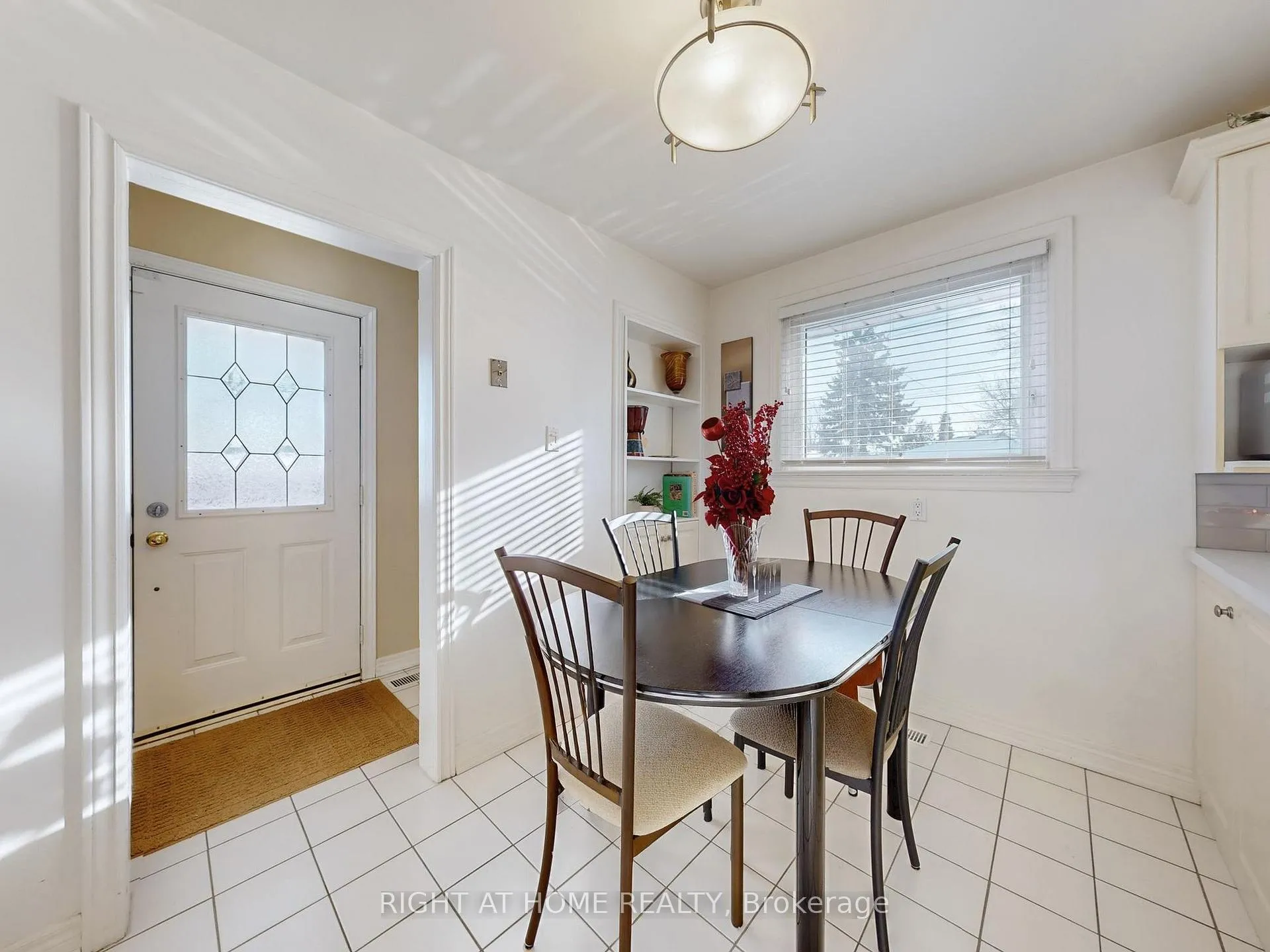 Photo 15 of 2 Barnes Crescent, Scarborough, Woburn — HOMEH