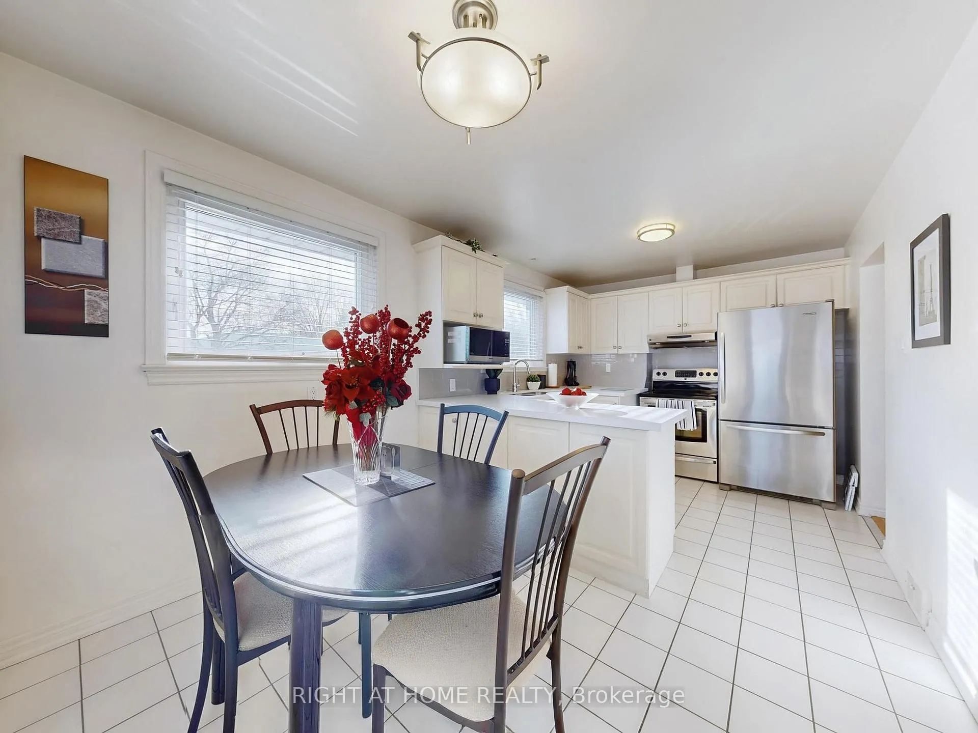 Photo 16 of 2 Barnes Crescent, Scarborough, Woburn — HOMEH