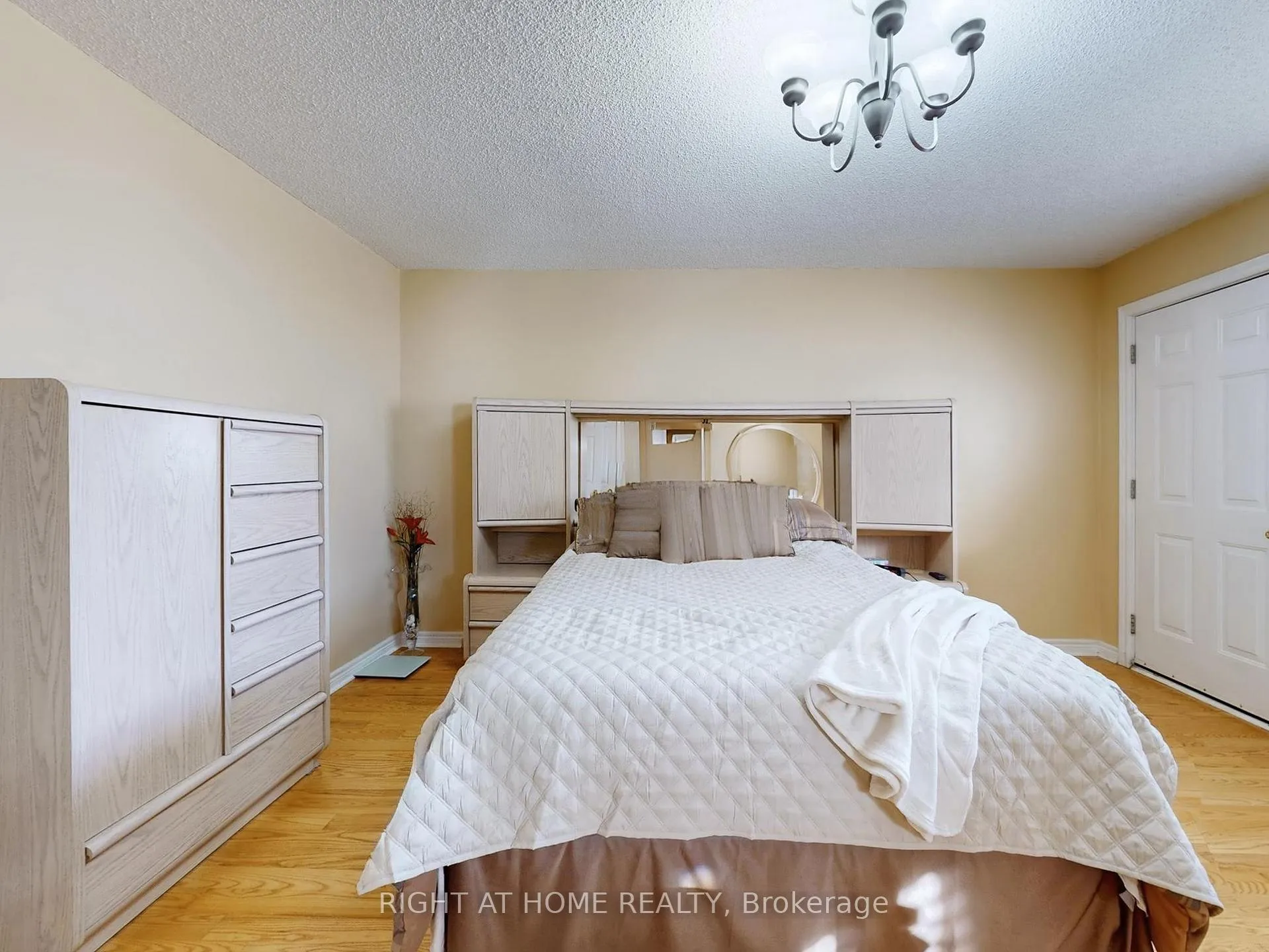 Photo 20 of 2 Barnes Crescent, Scarborough, Woburn — HOMEH