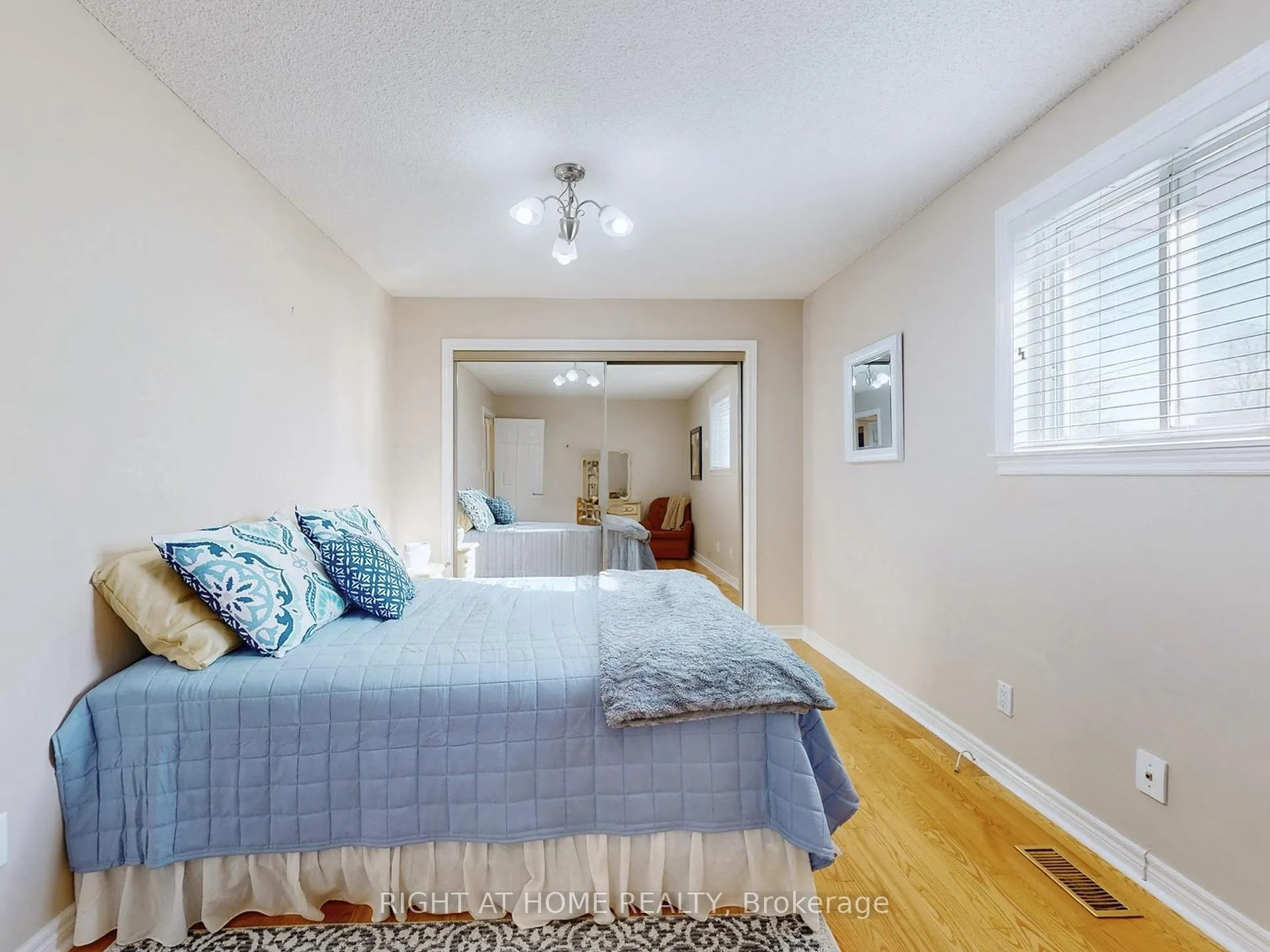 Photo 24 of 2 Barnes Crescent, Scarborough, Woburn — HOMEH