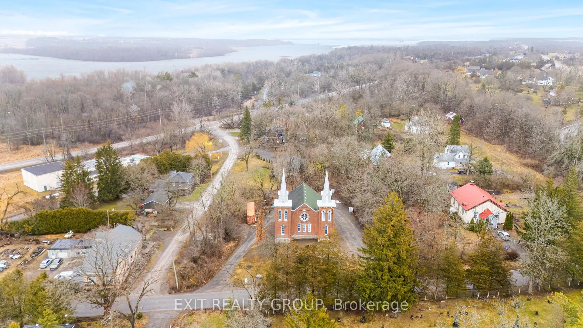 Photo 4 of 44 Union Road, Prince Edward County, Picton Ward — HOMEH