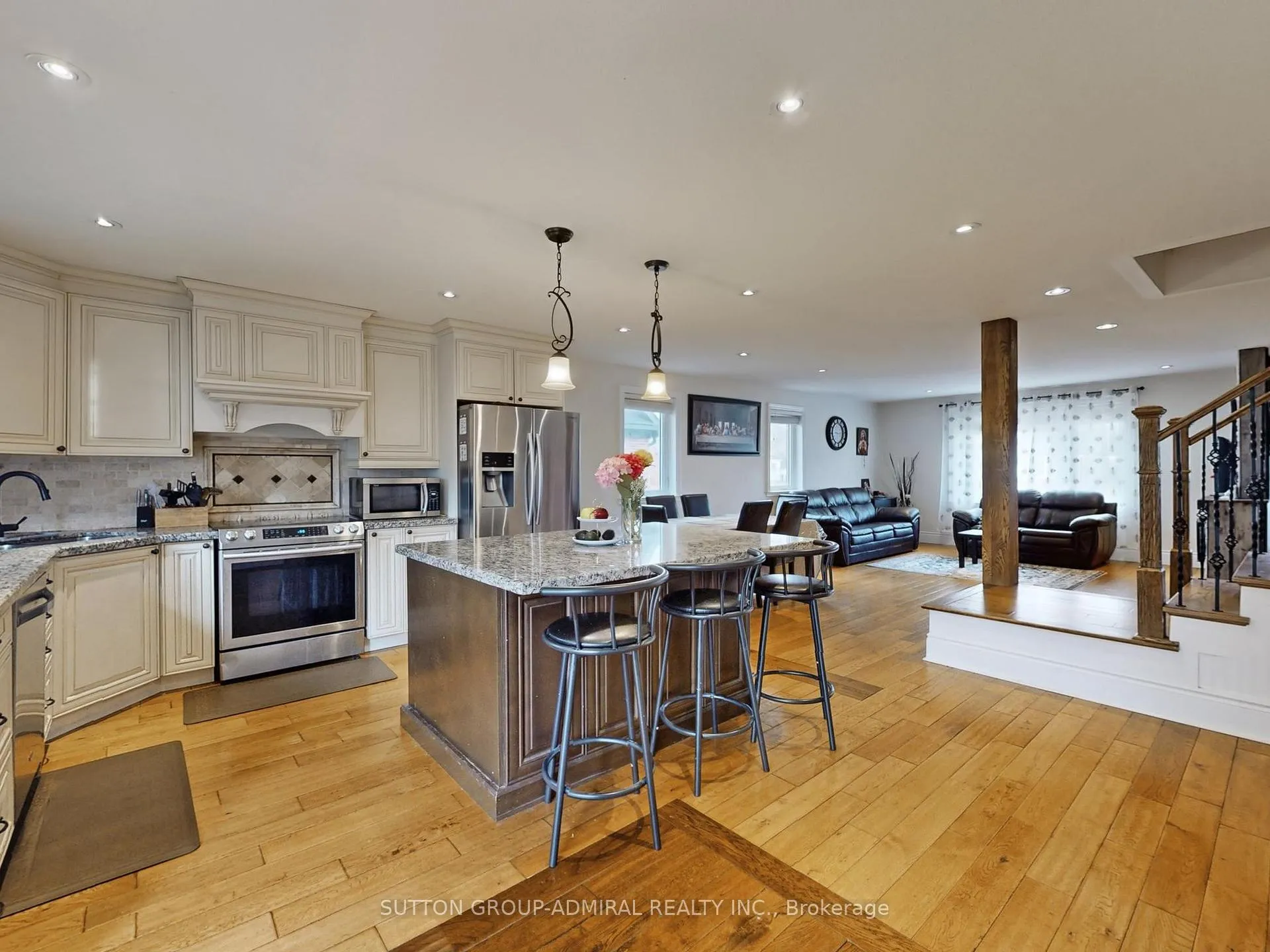 Photo 7 of 128 Sutherland Avenue, Oshawa, O'Neill — HOMEH
