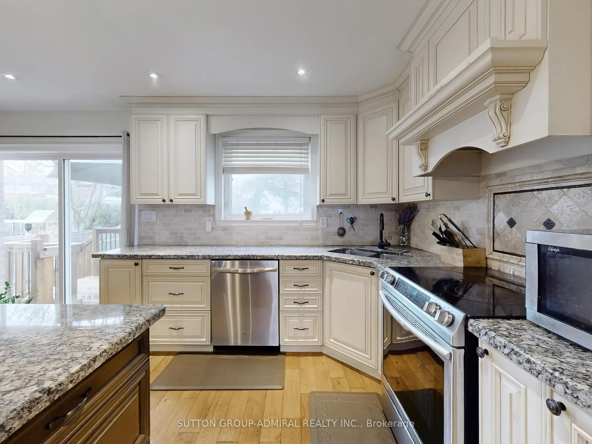 Photo 11 of 128 Sutherland Avenue, Oshawa, O'Neill — HOMEH