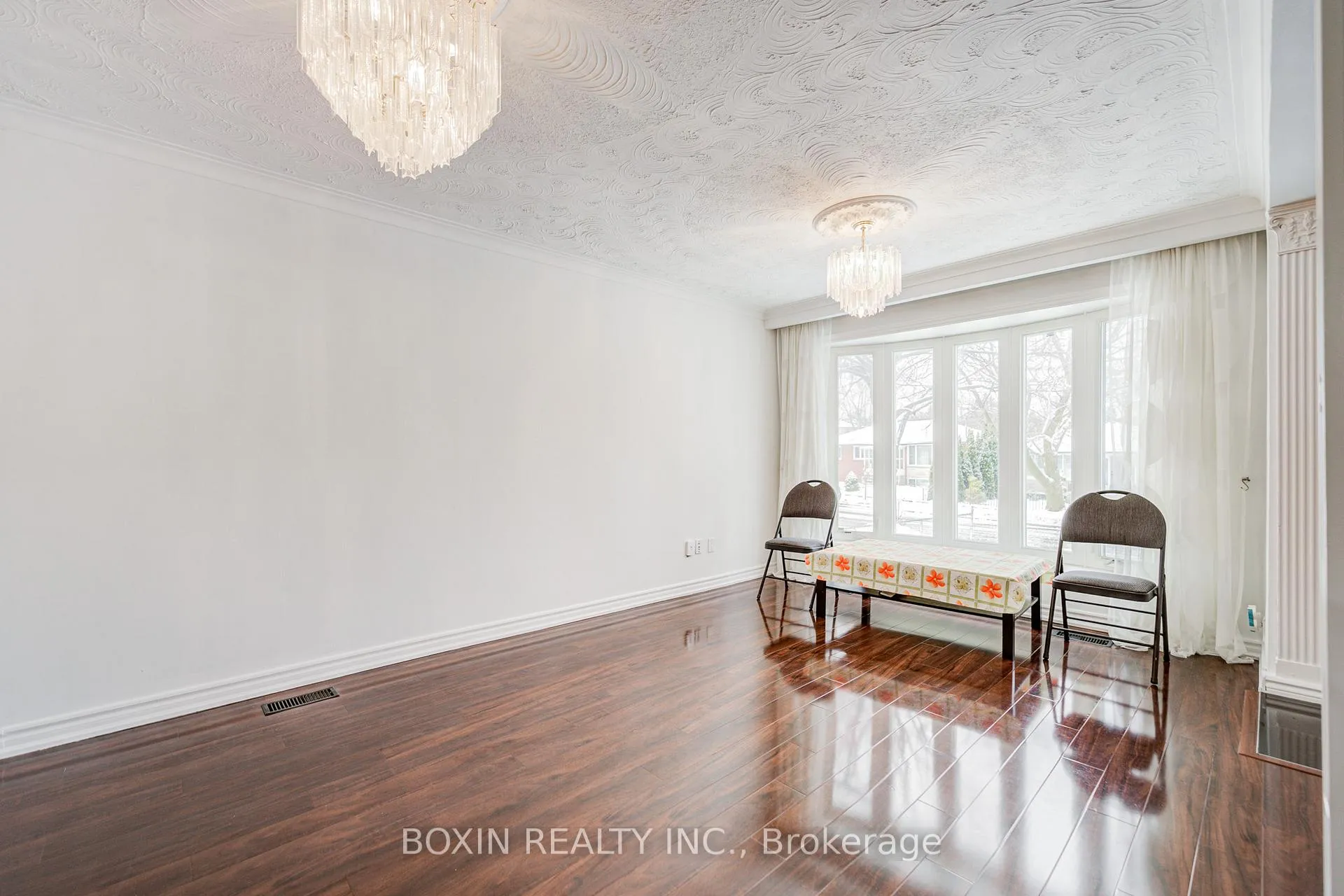 Photo 5 of 31 Tremely Crescent, Scarborough, Eglinton East — HOMEH