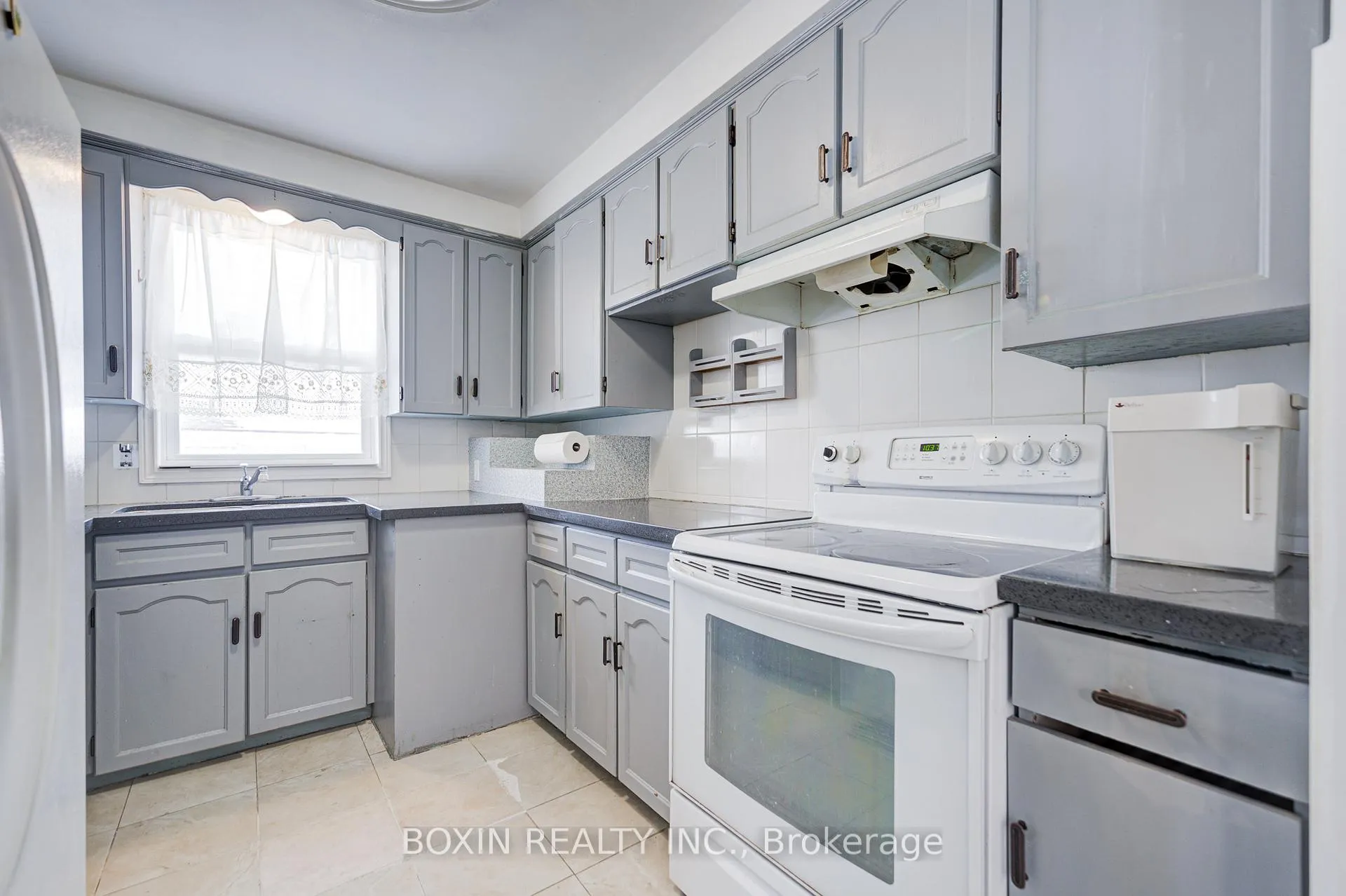 Photo 8 of 31 Tremely Crescent, Scarborough, Eglinton East — HOMEH