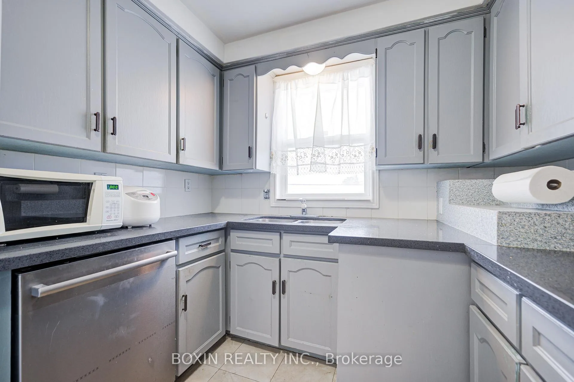 Photo 9 of 31 Tremely Crescent, Scarborough, Eglinton East — HOMEH