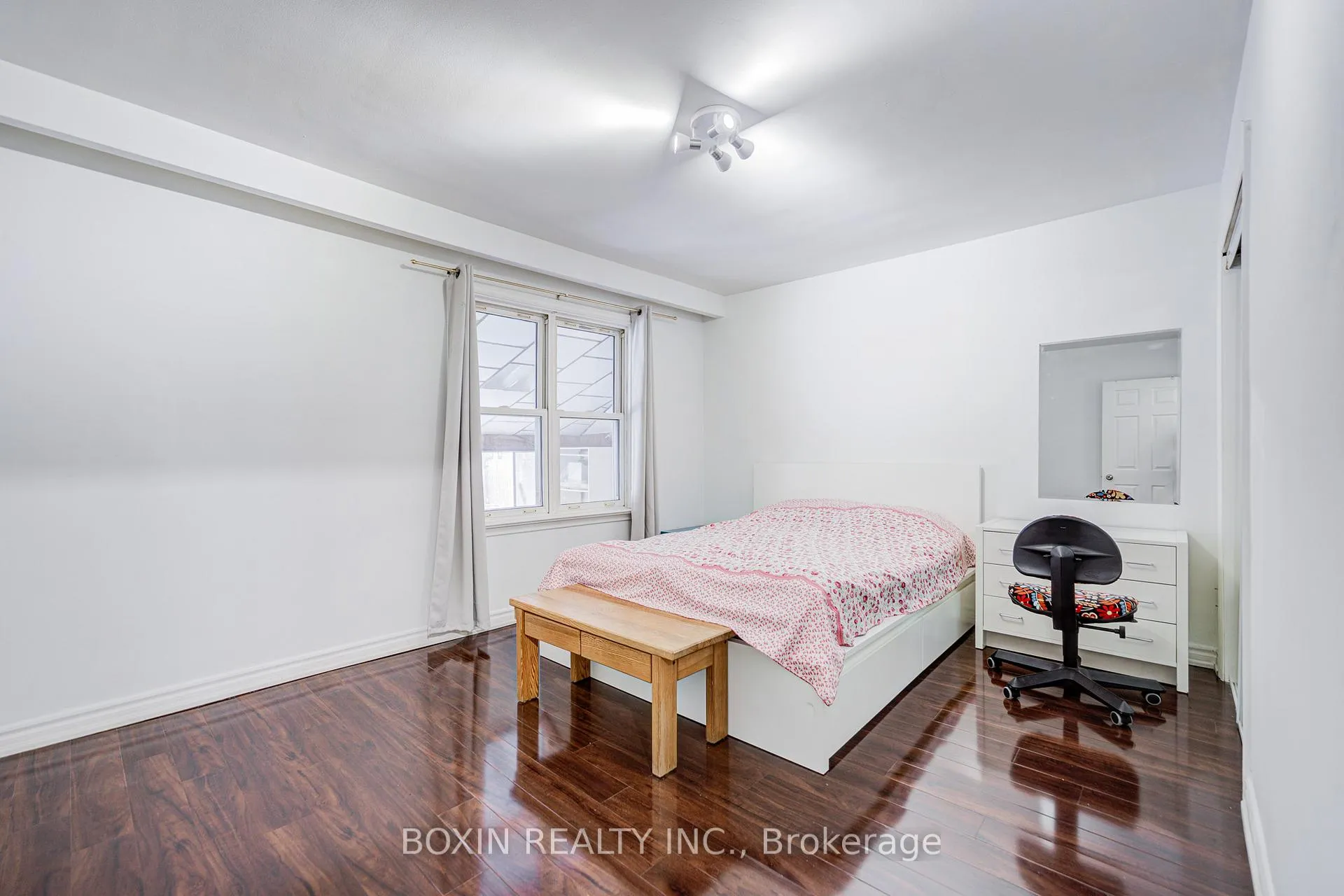 Photo 13 of 31 Tremely Crescent, Scarborough, Eglinton East — HOMEH