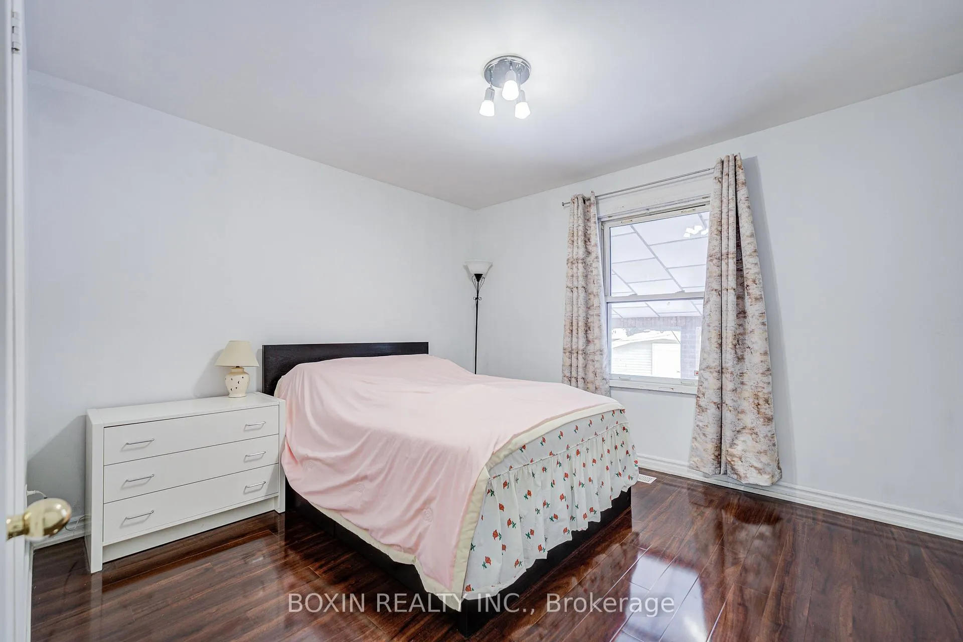 Photo 14 of 31 Tremely Crescent, Scarborough, Eglinton East — HOMEH